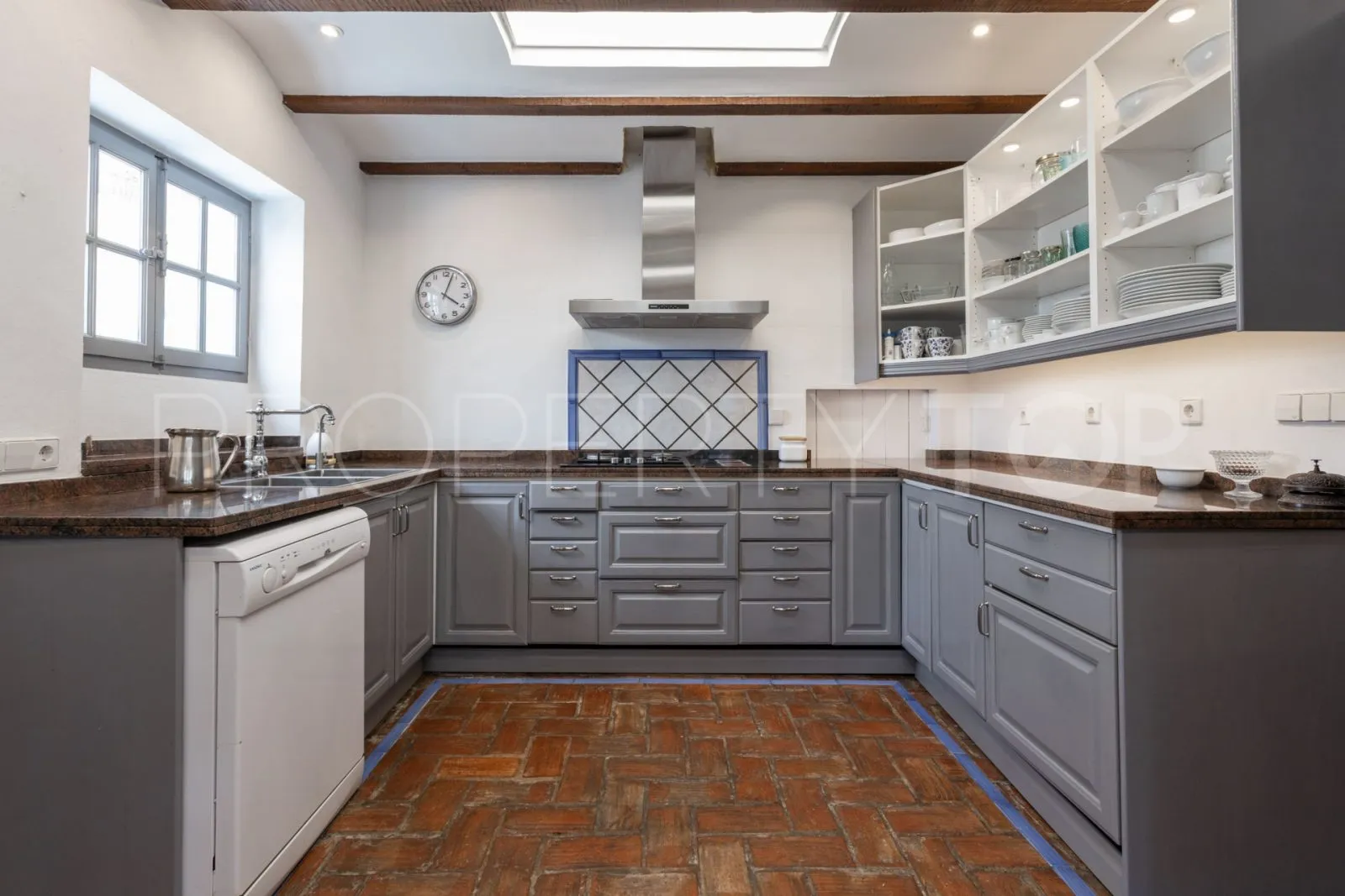 Villa with 4 bedrooms for sale in Guadalmina Baja