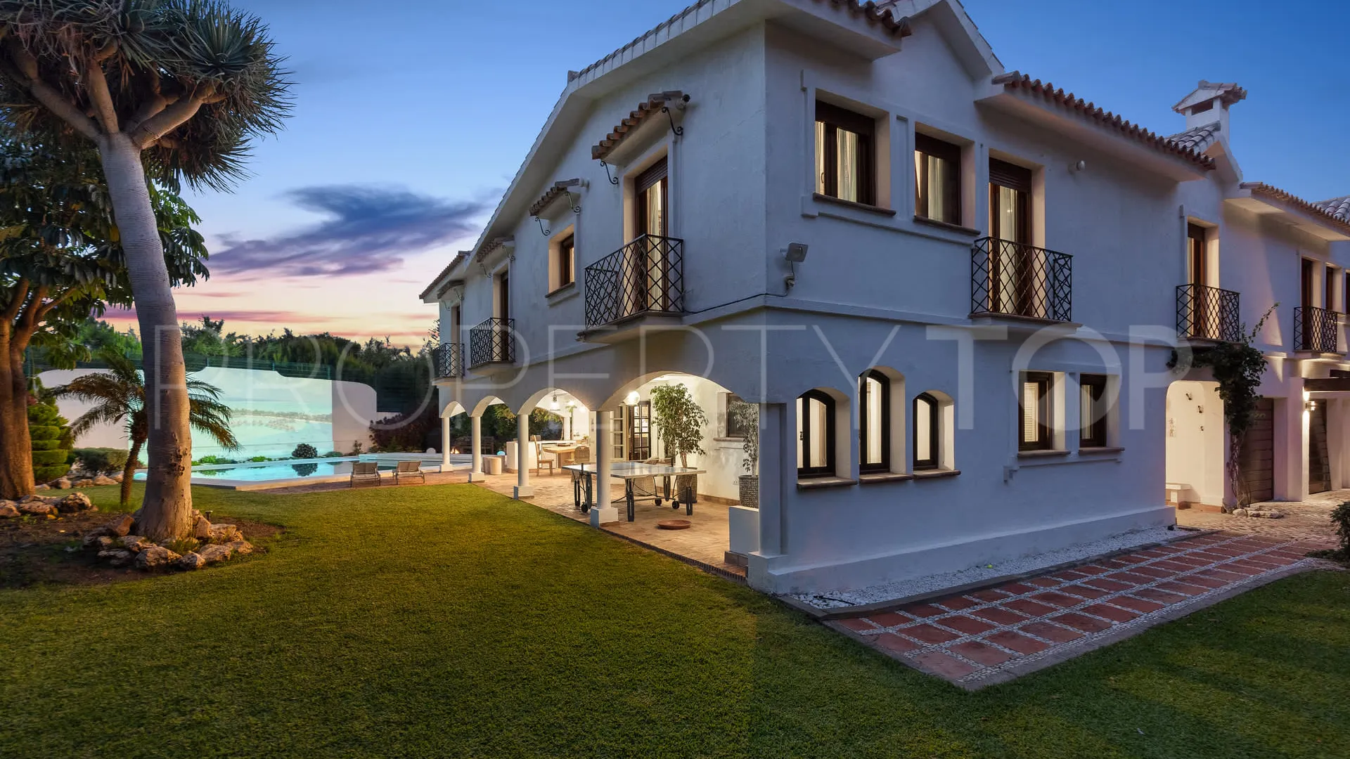 Villa with 4 bedrooms for sale in Guadalmina Baja