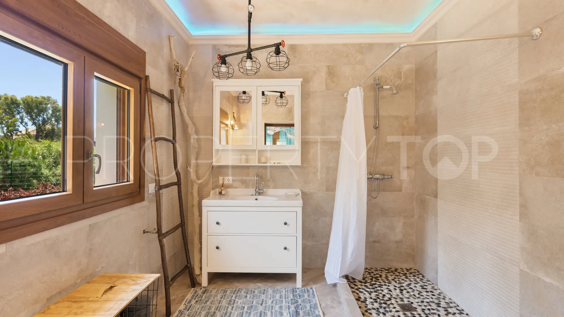 Villa with 4 bedrooms for sale in Guadalmina Baja