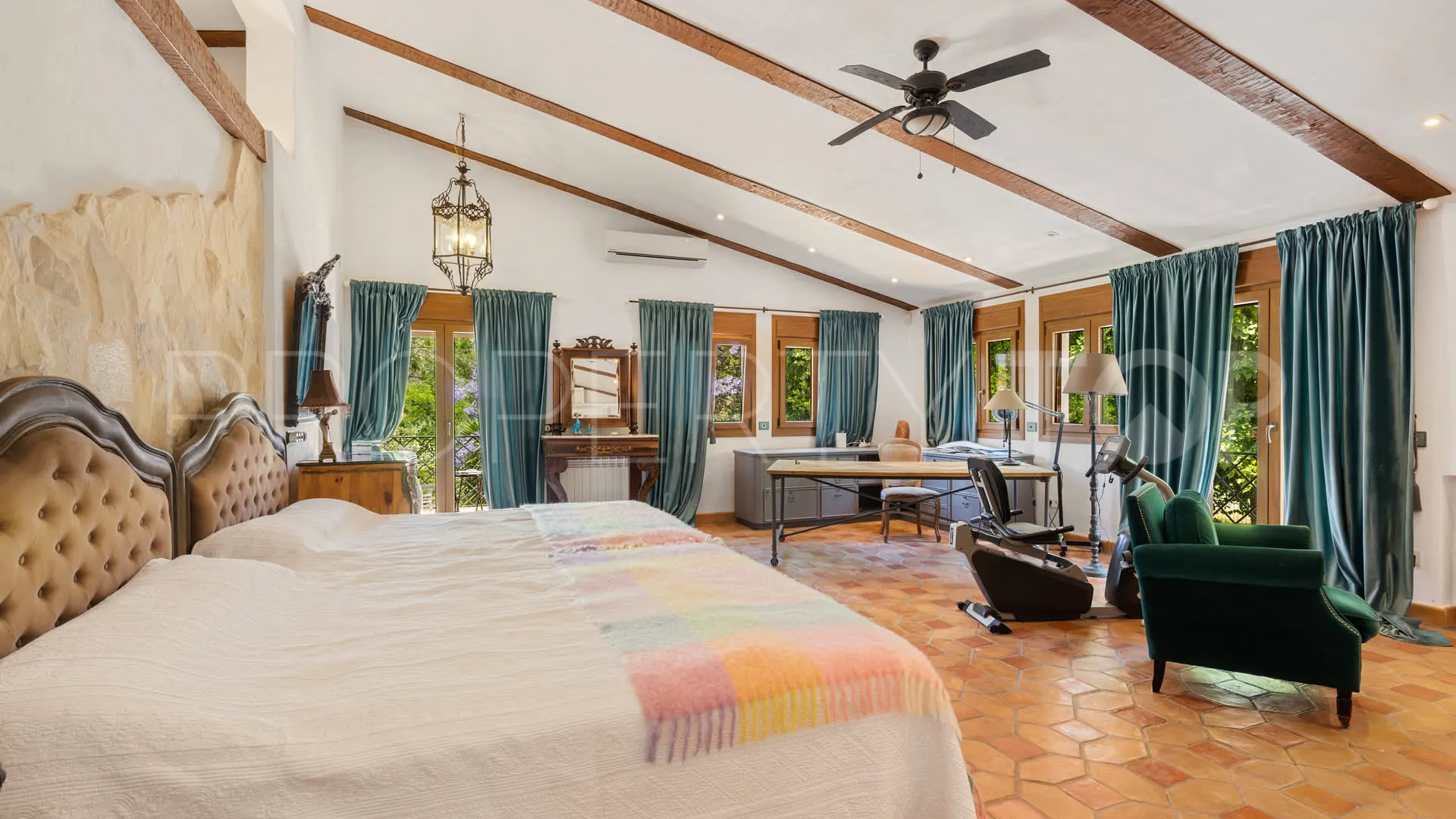 Villa with 4 bedrooms for sale in Guadalmina Baja