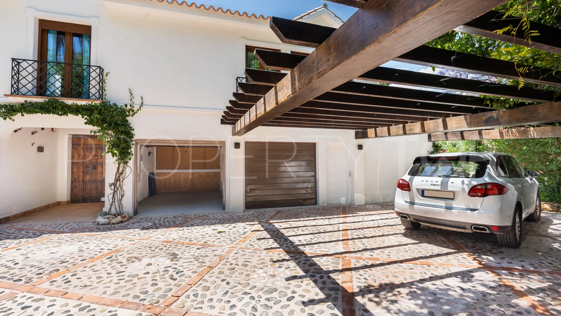 Villa with 4 bedrooms for sale in Guadalmina Baja