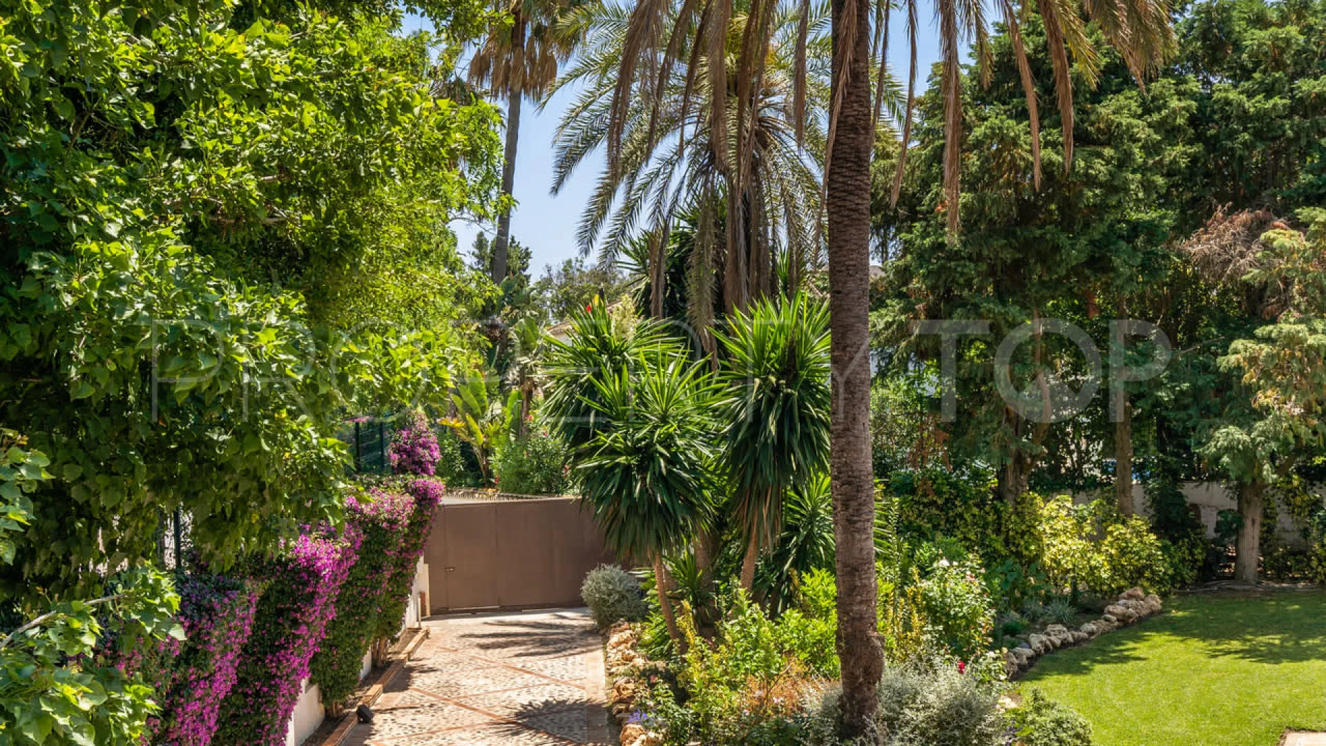 Villa with 4 bedrooms for sale in Guadalmina Baja