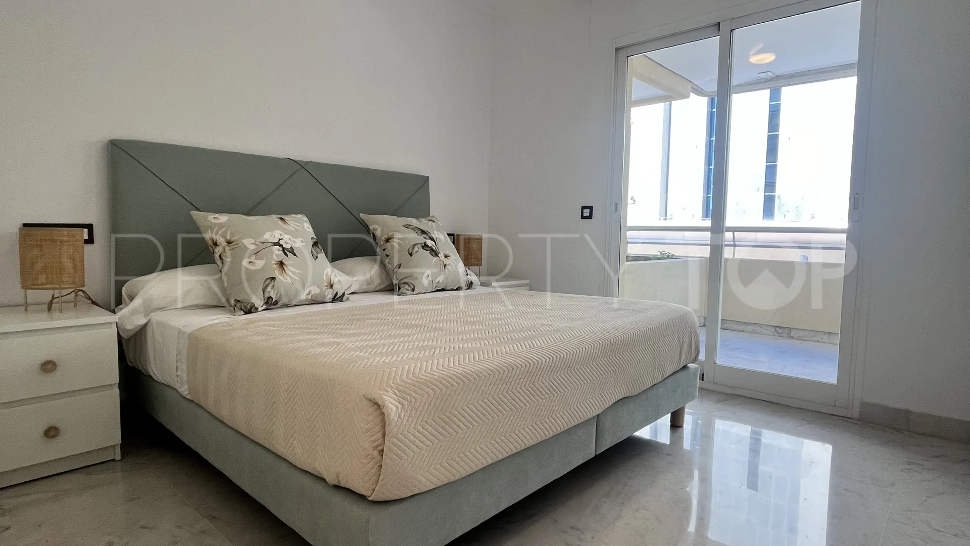 Apartment in Marina Banus for sale