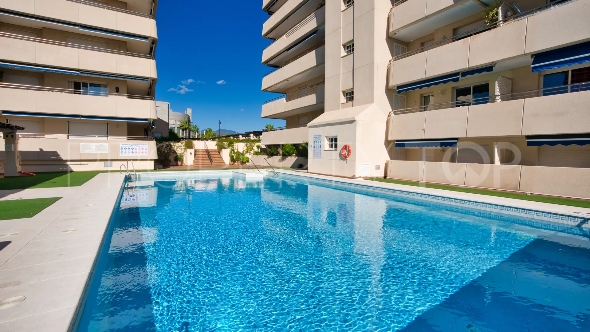 Apartment in Marina Banus for sale