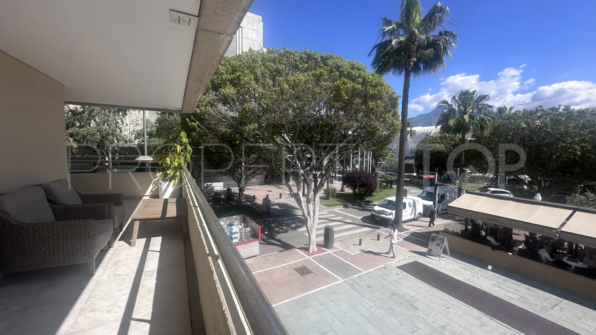 Apartment in Marina Banus for sale
