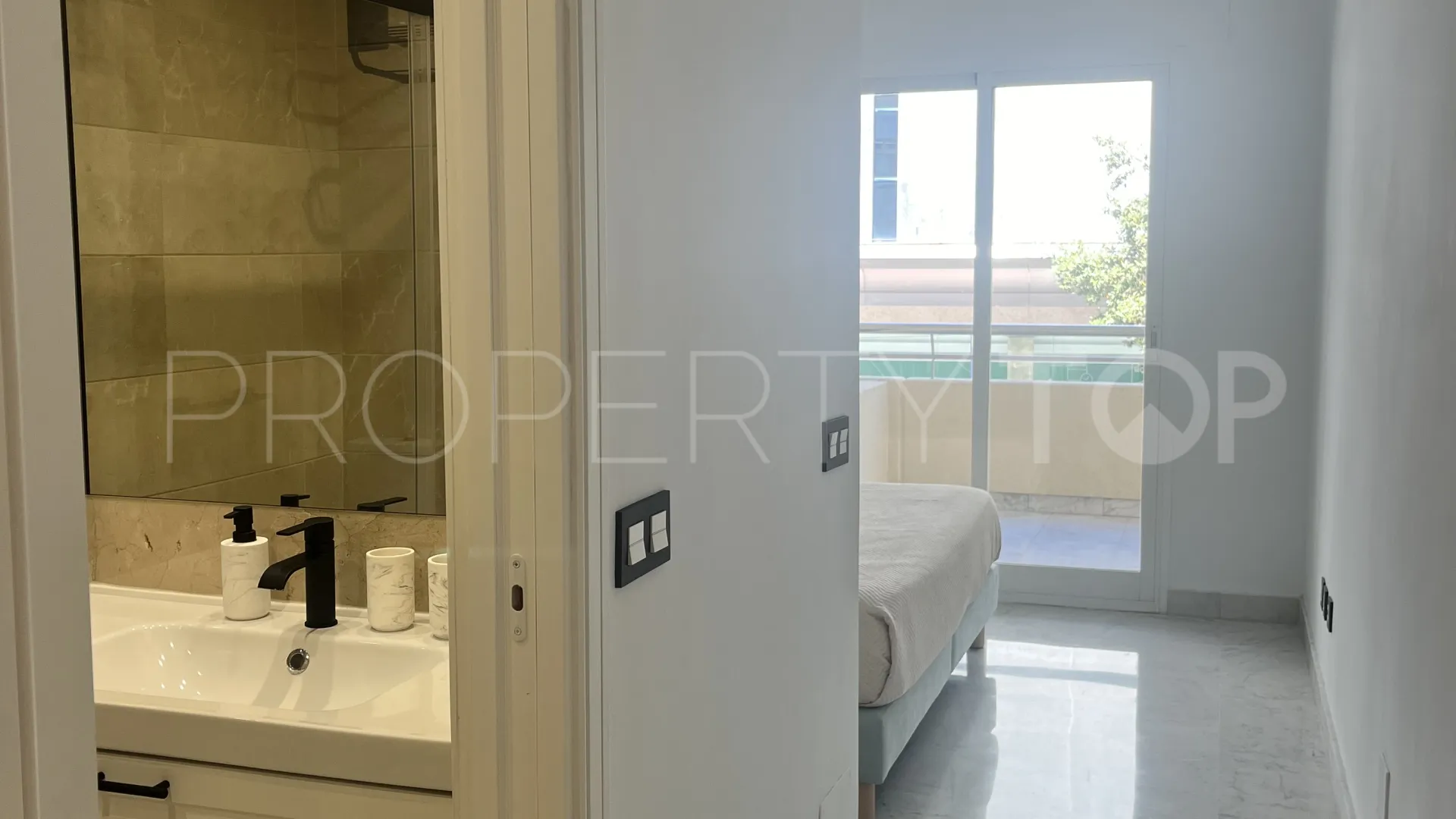 Apartment in Marina Banus for sale