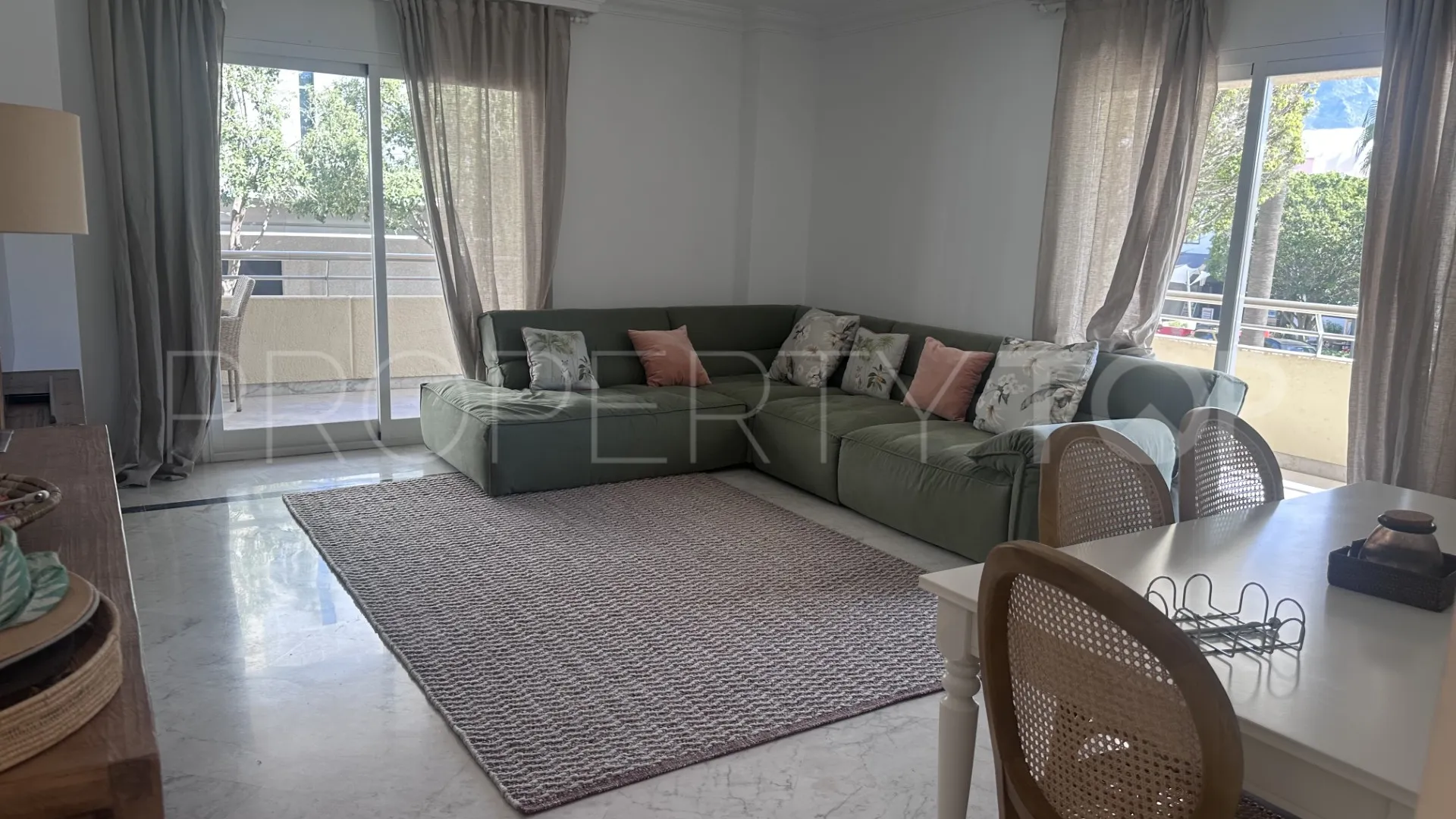 Apartment in Marina Banus for sale