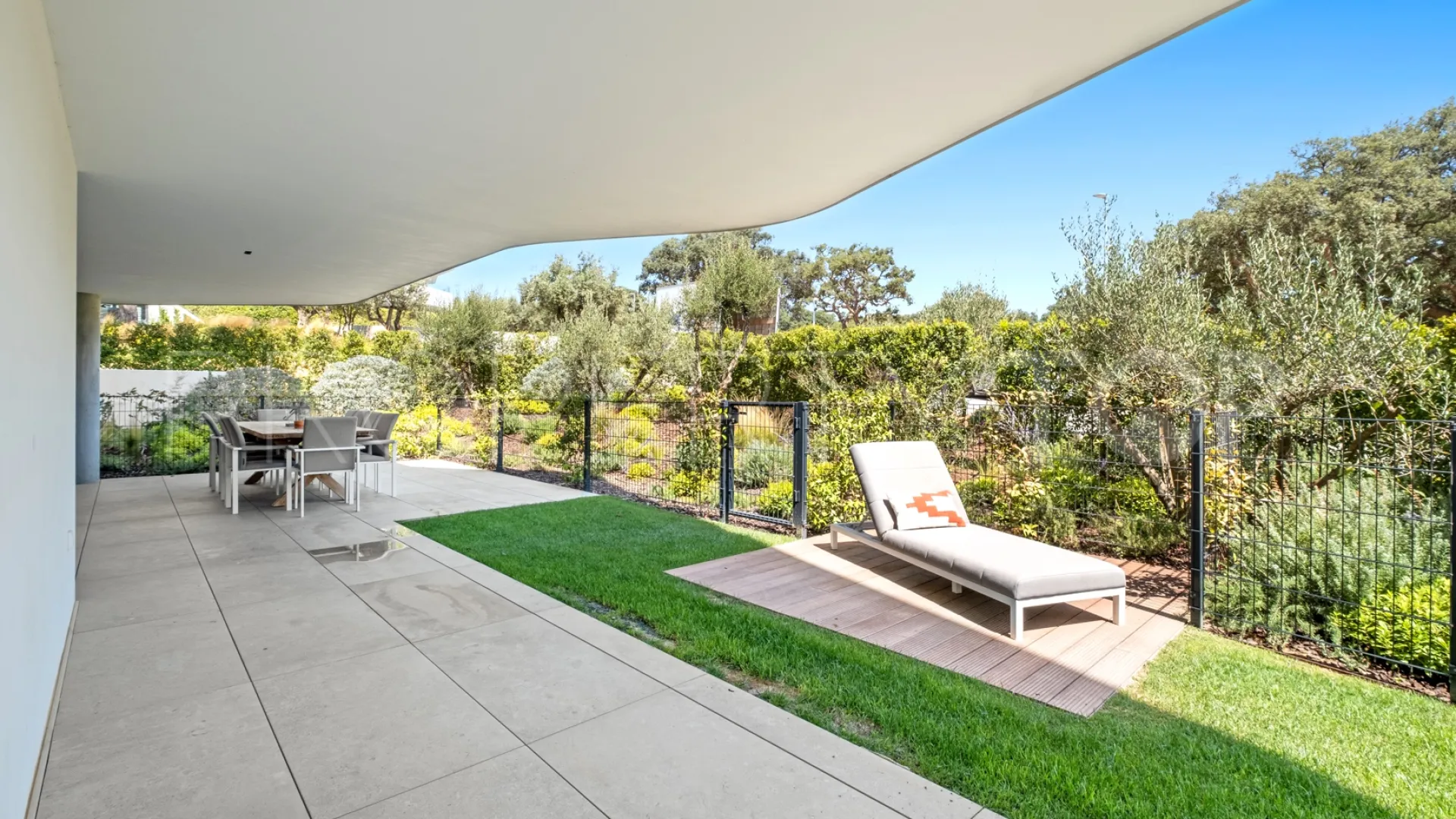 Apartamento planta baja en venta con 3 dormitorios en Village Verde