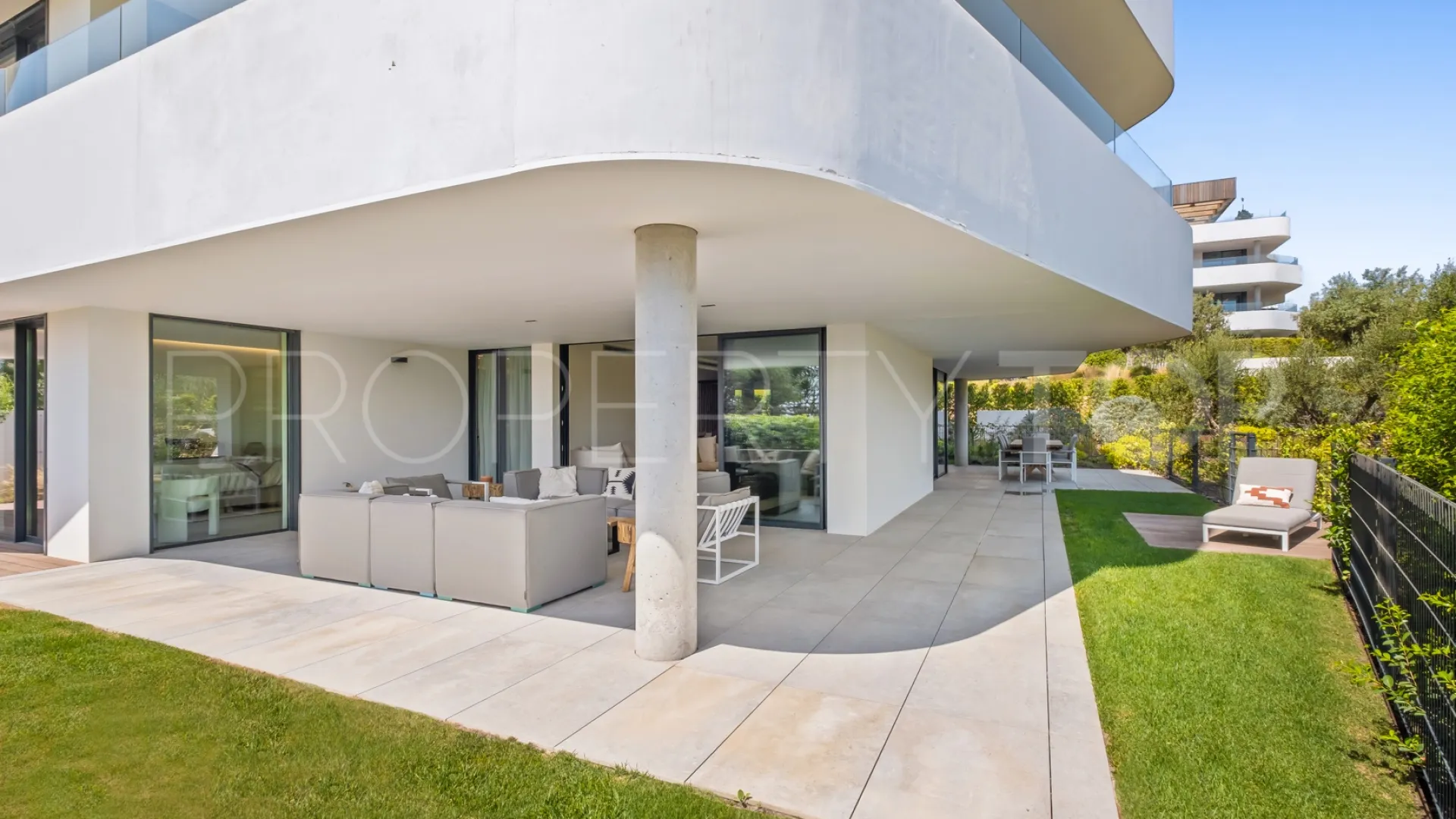 Apartamento planta baja en venta con 3 dormitorios en Village Verde