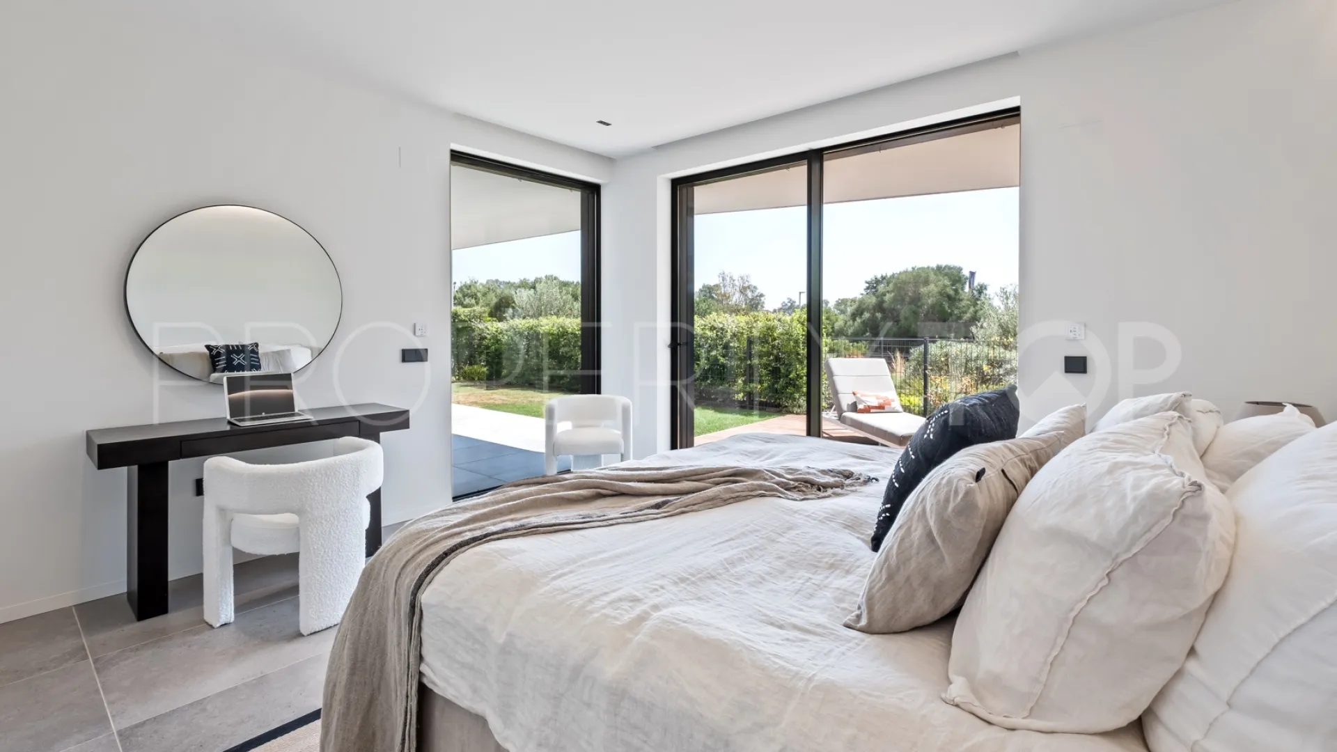 Apartamento planta baja en venta con 3 dormitorios en Village Verde