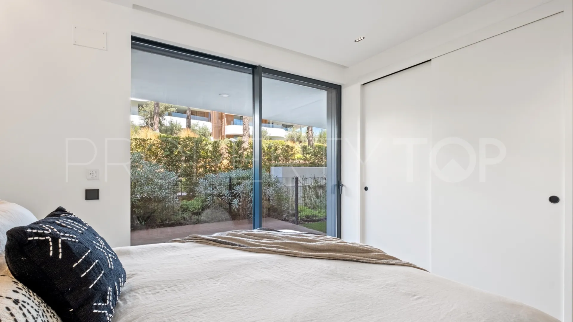 Apartamento planta baja en venta con 3 dormitorios en Village Verde