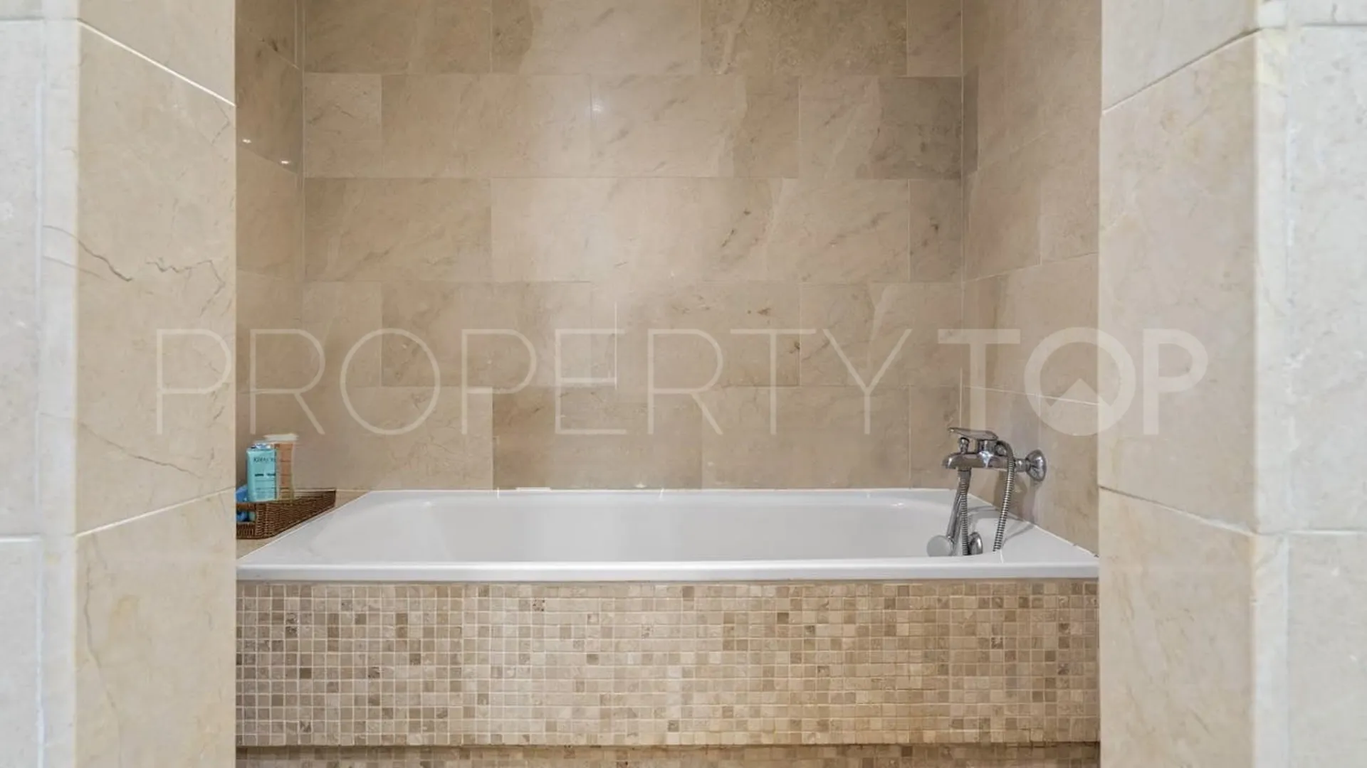 Buy Bahia de las Rocas ground floor apartment with 2 bedrooms