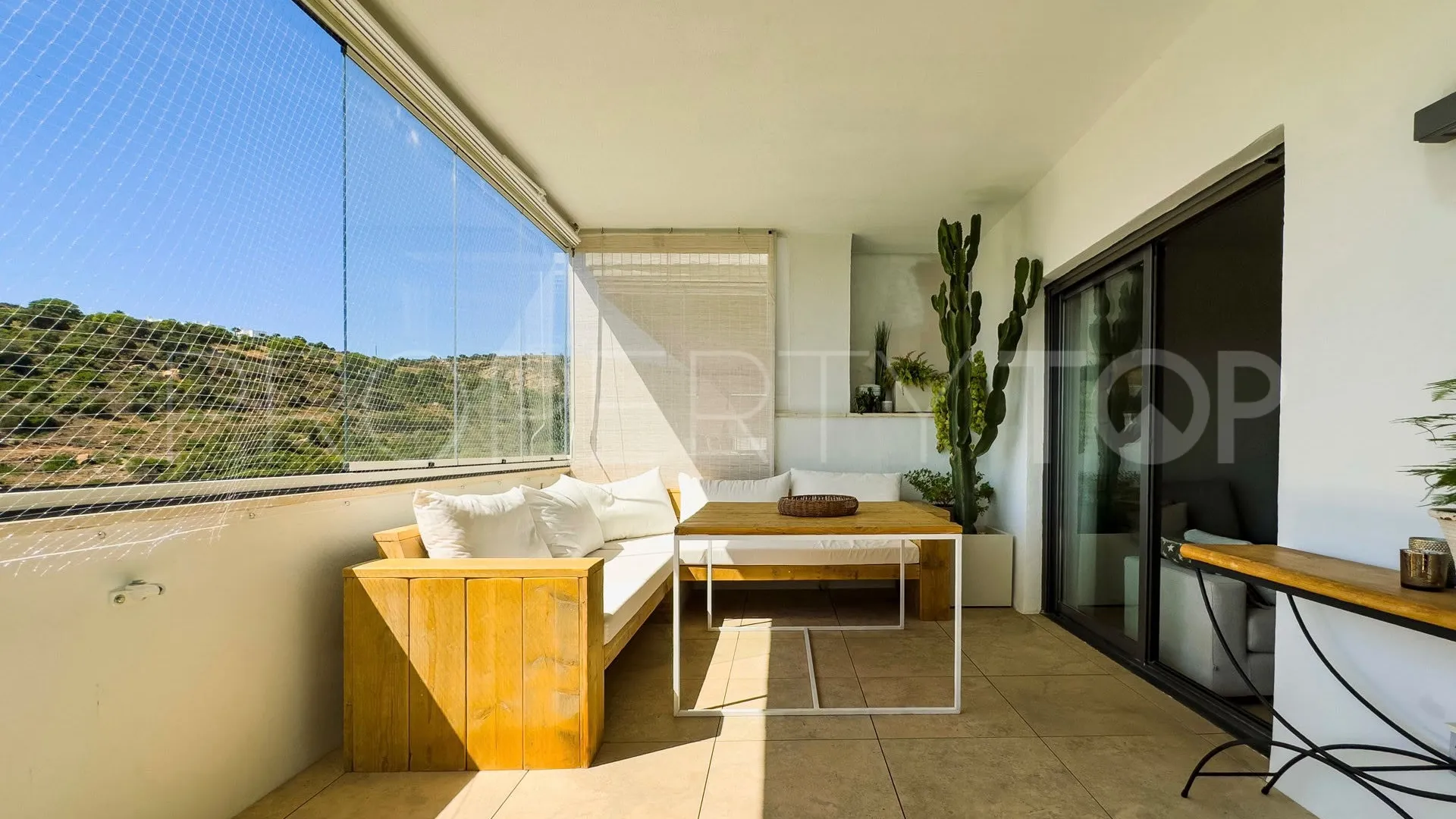 Buy Bahia de las Rocas ground floor apartment with 2 bedrooms