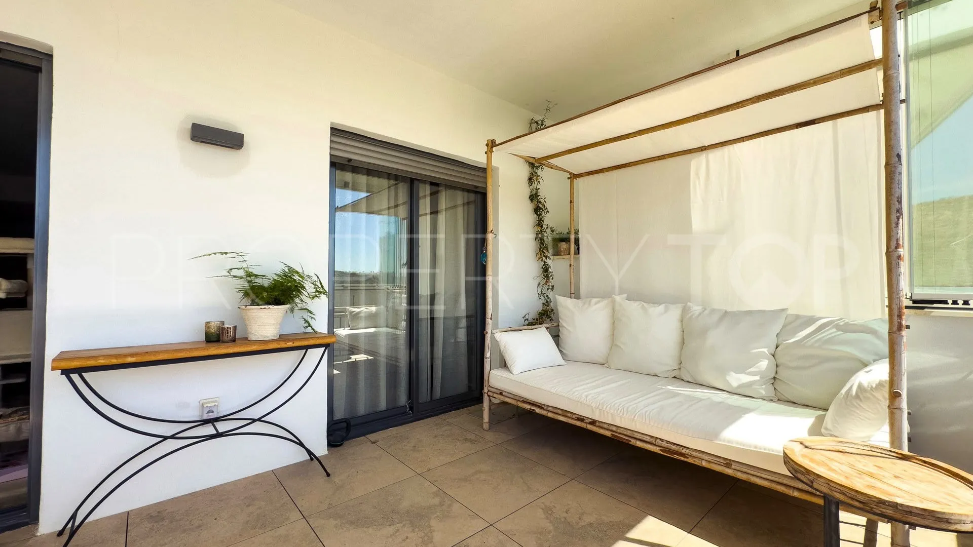 Buy Bahia de las Rocas ground floor apartment with 2 bedrooms