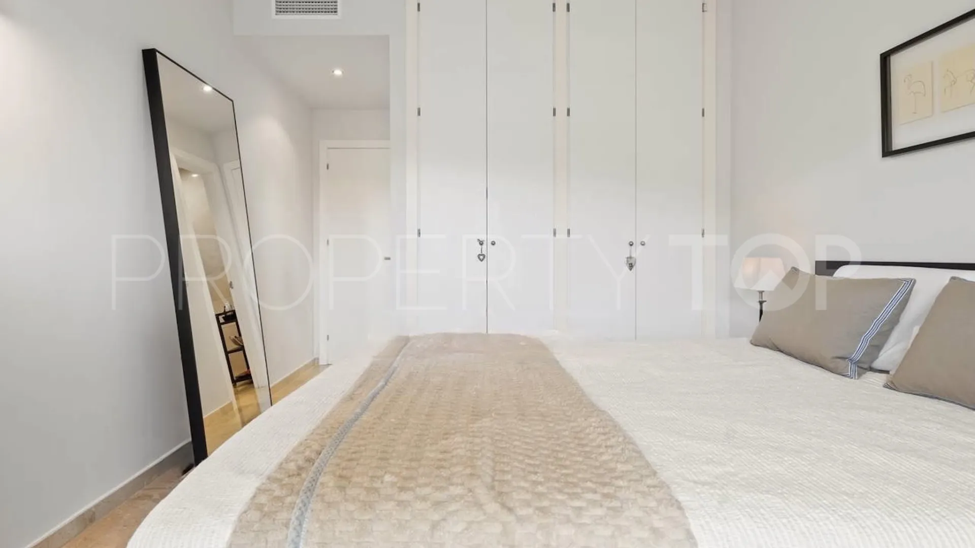 Buy Bahia de las Rocas ground floor apartment with 2 bedrooms