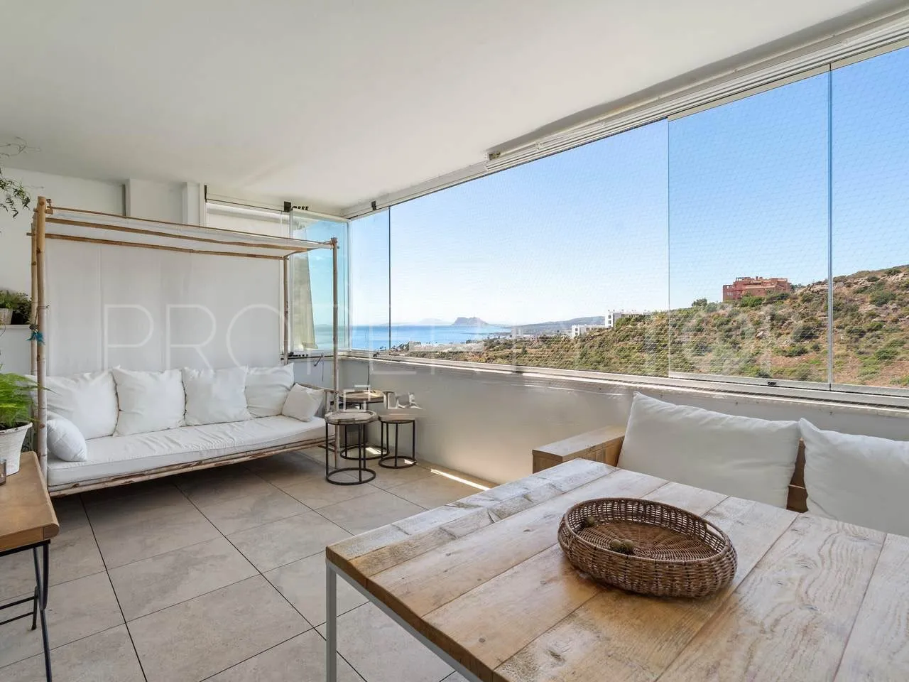 Buy Bahia de las Rocas ground floor apartment with 2 bedrooms