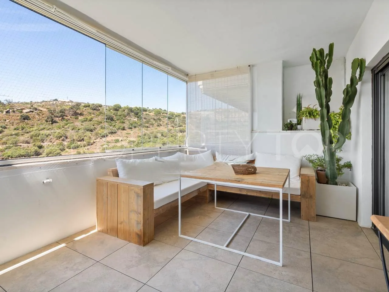 Buy Bahia de las Rocas ground floor apartment with 2 bedrooms