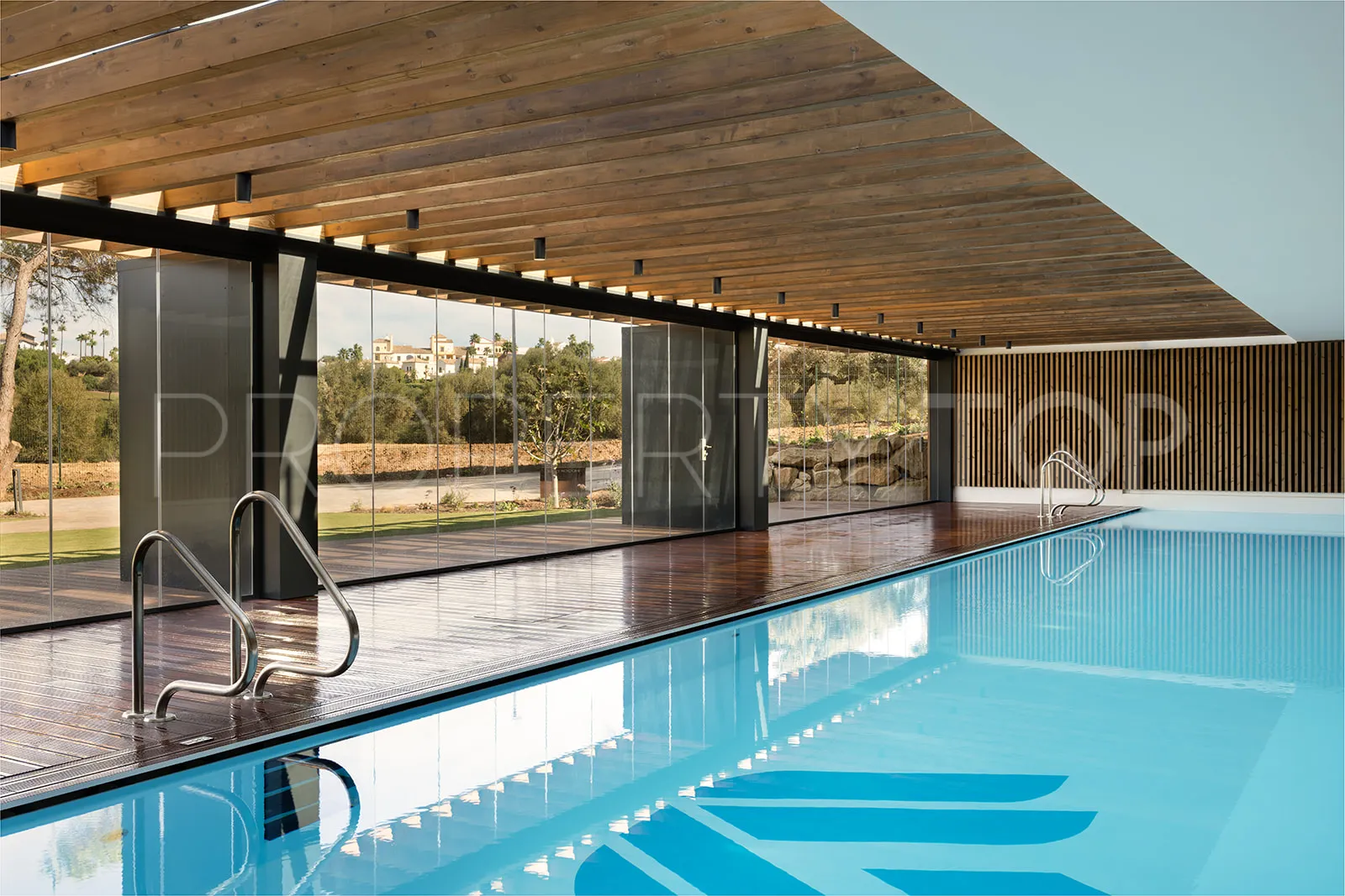 Ground floor apartment for sale in La Reserva with 3 bedrooms