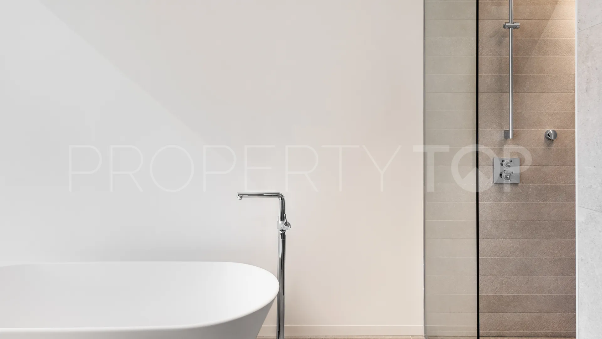 Ground floor apartment for sale in La Reserva with 3 bedrooms