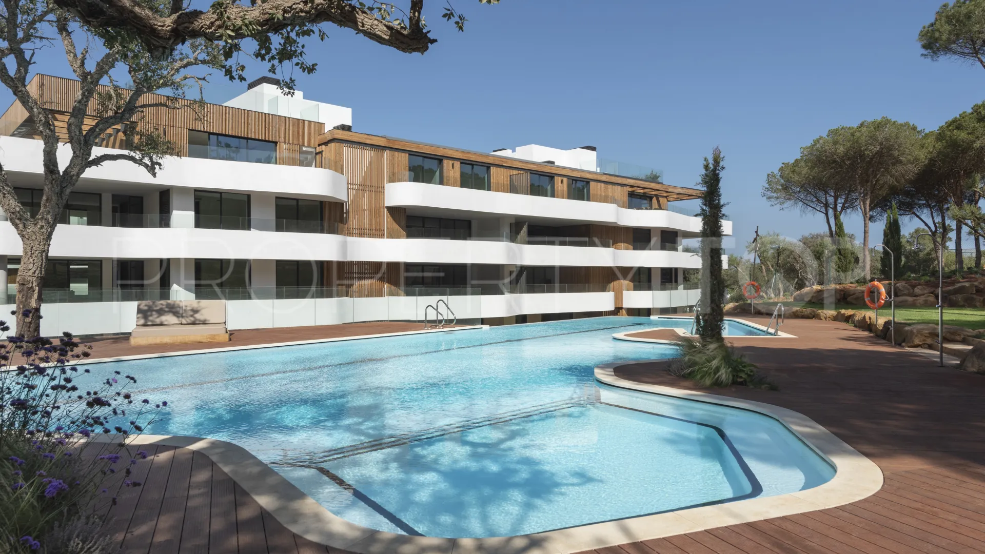 Ground floor apartment for sale in La Reserva with 3 bedrooms