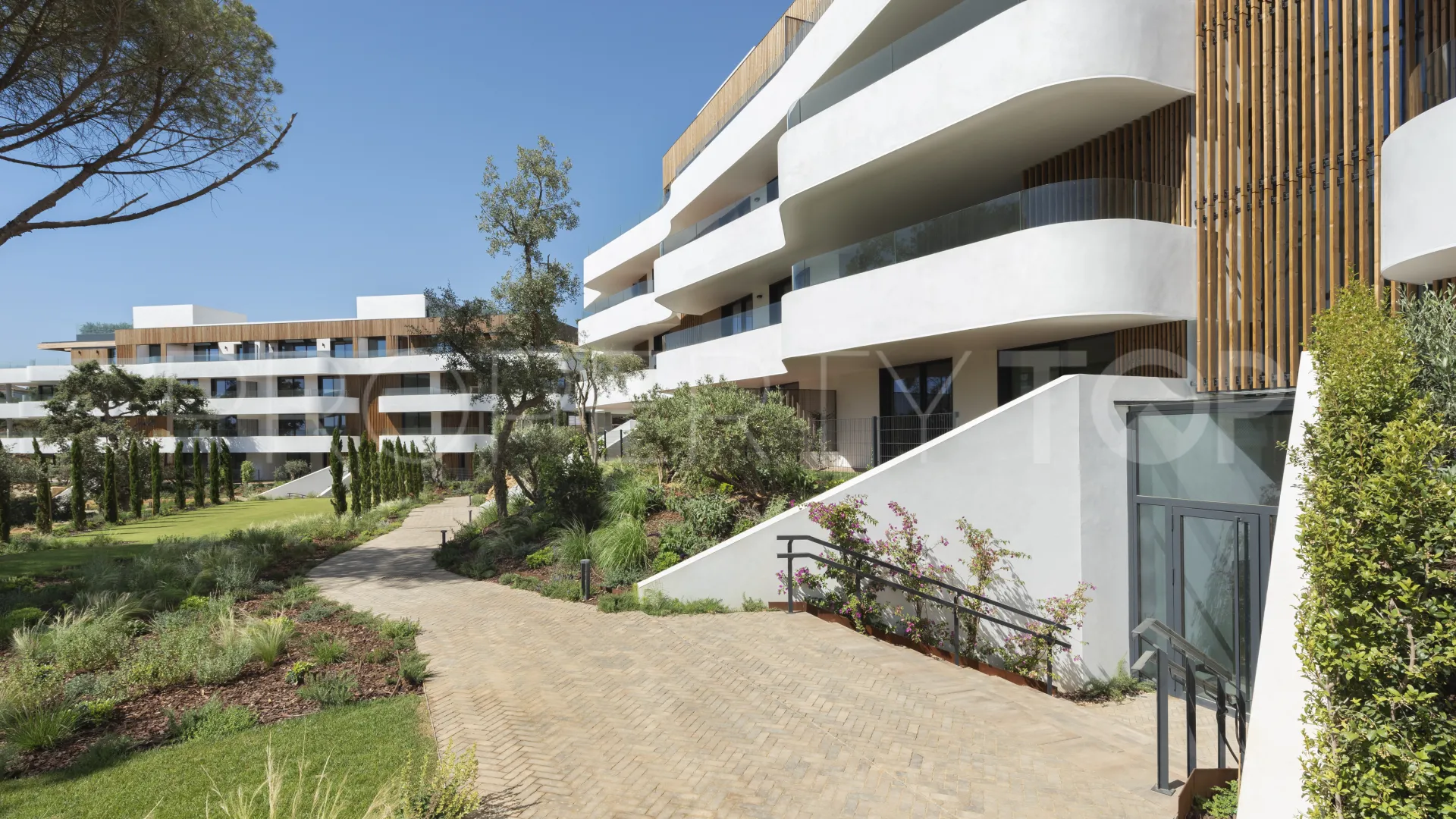 Ground floor apartment for sale in La Reserva with 3 bedrooms
