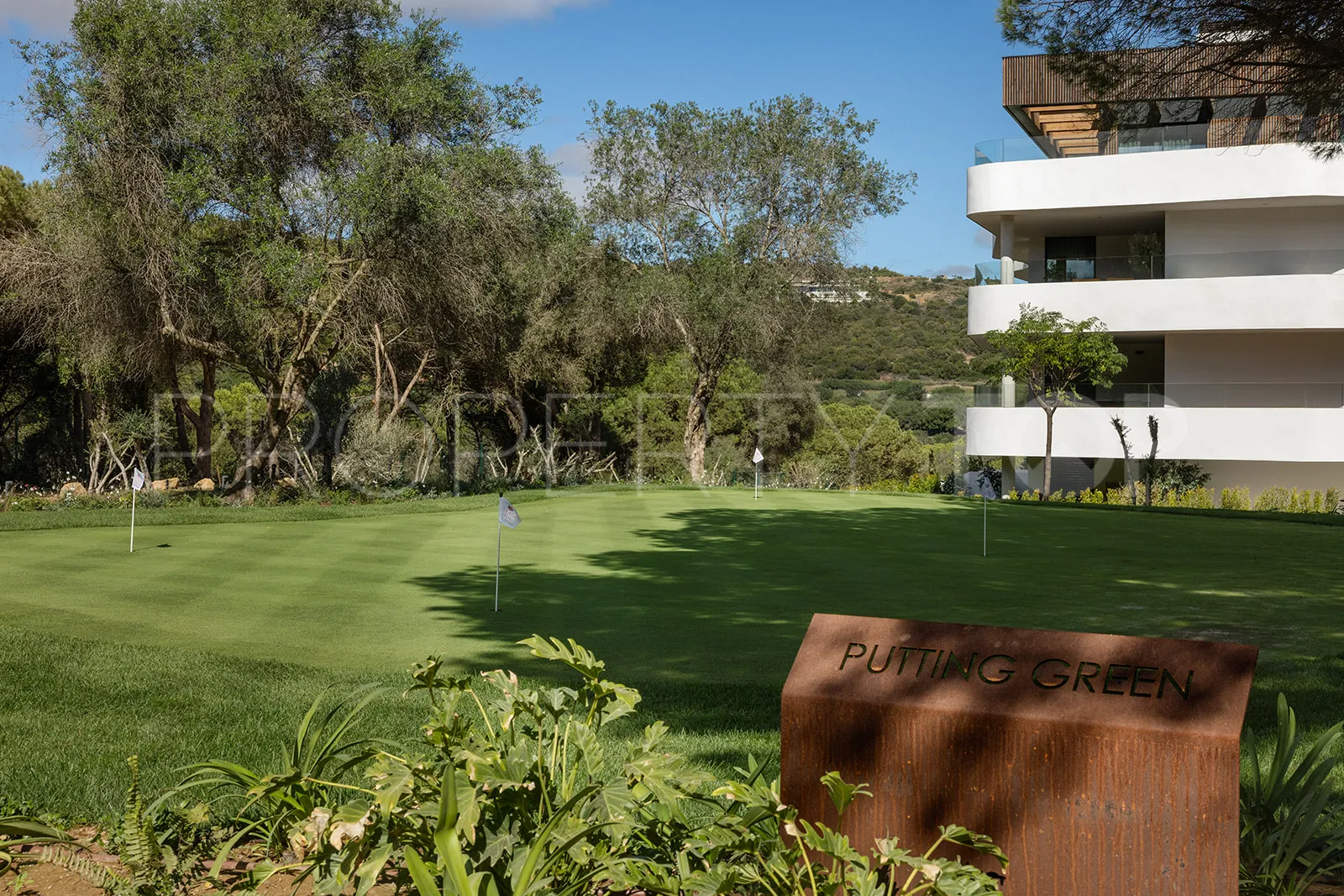 Ground floor apartment for sale in La Reserva with 3 bedrooms