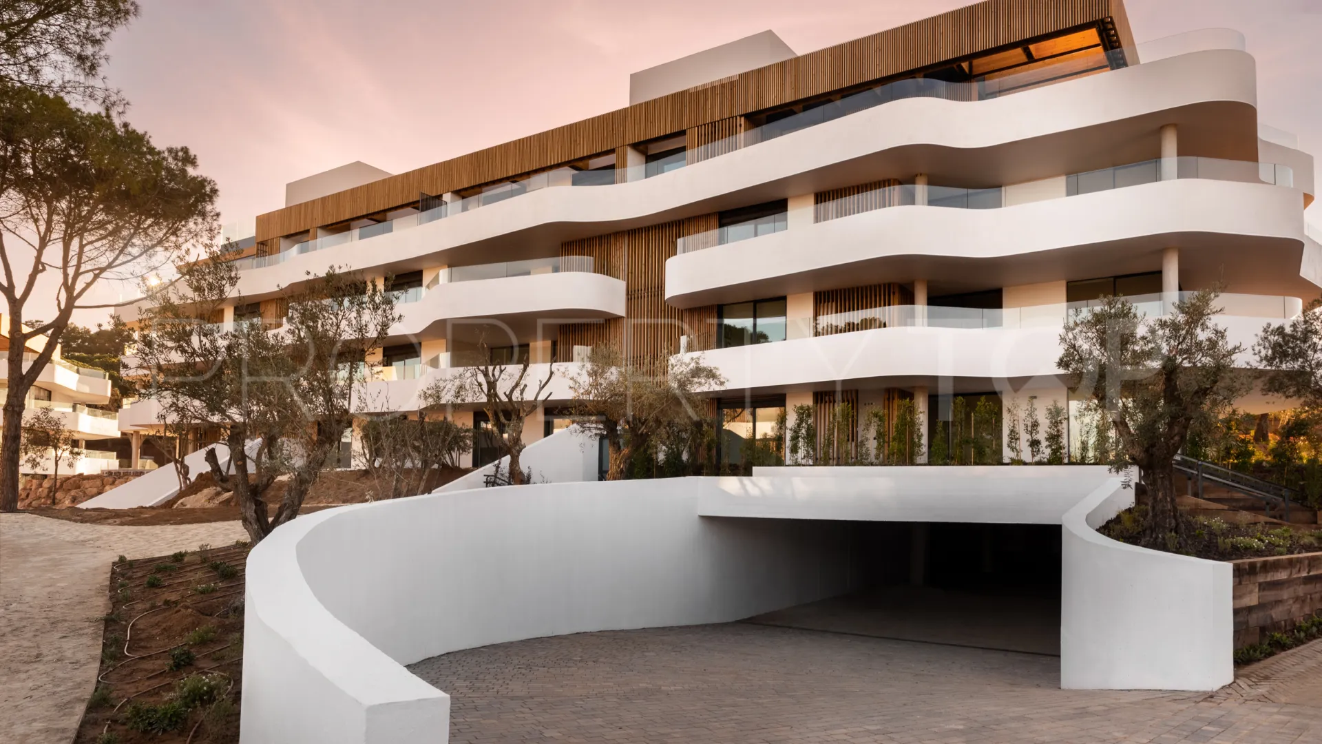 Ground floor apartment for sale in La Reserva with 3 bedrooms