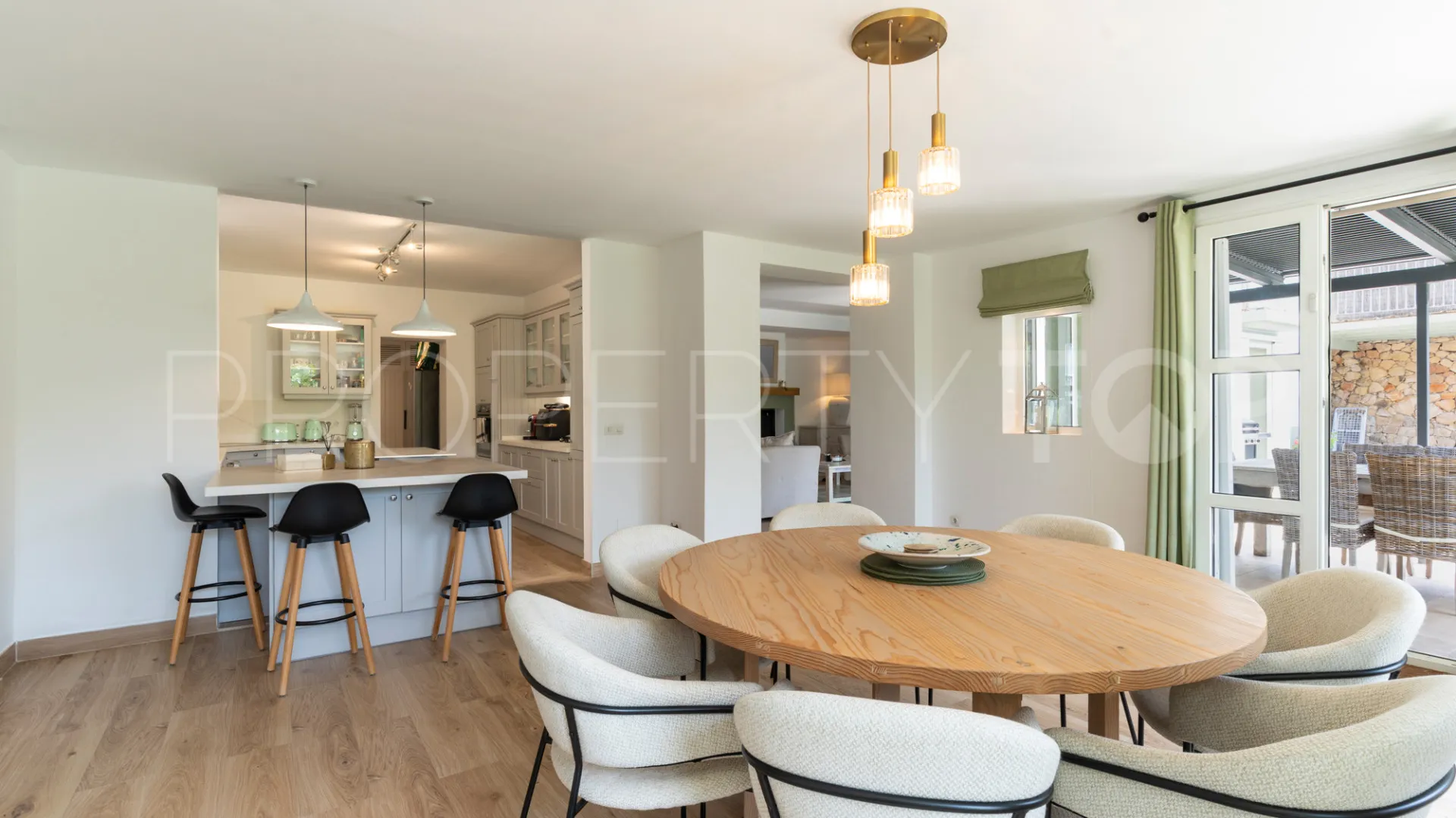 For sale Zona F 4 bedrooms villa