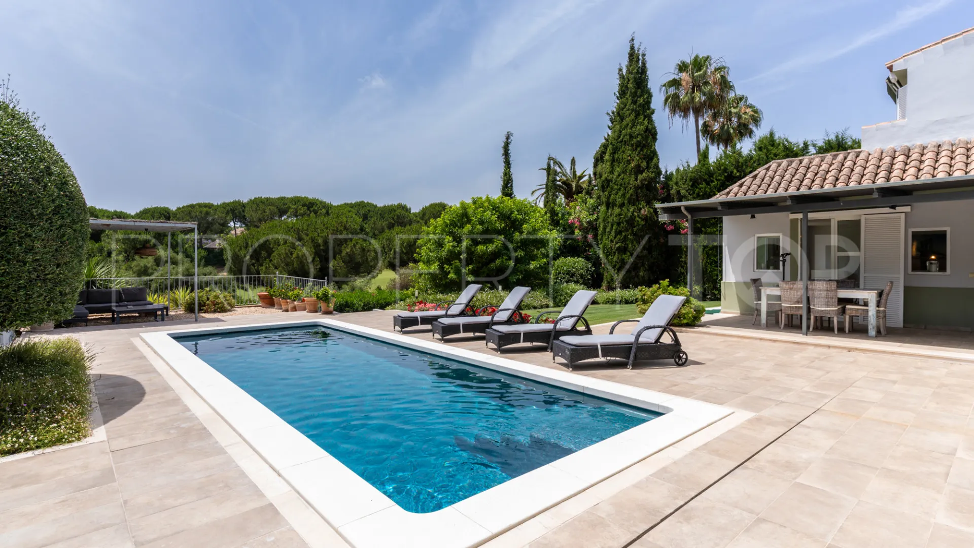 For sale Zona F 4 bedrooms villa