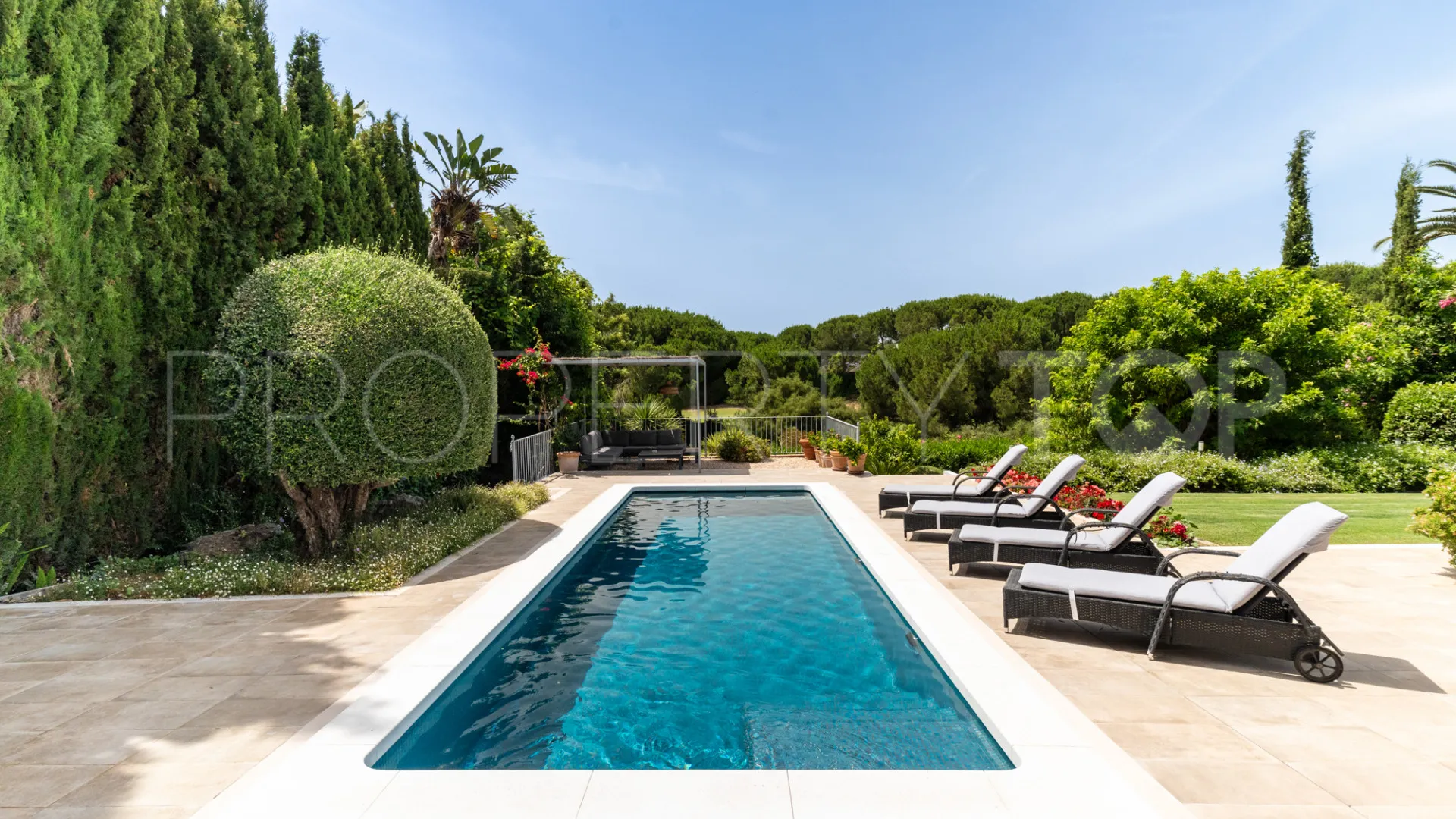 For sale Zona F 4 bedrooms villa