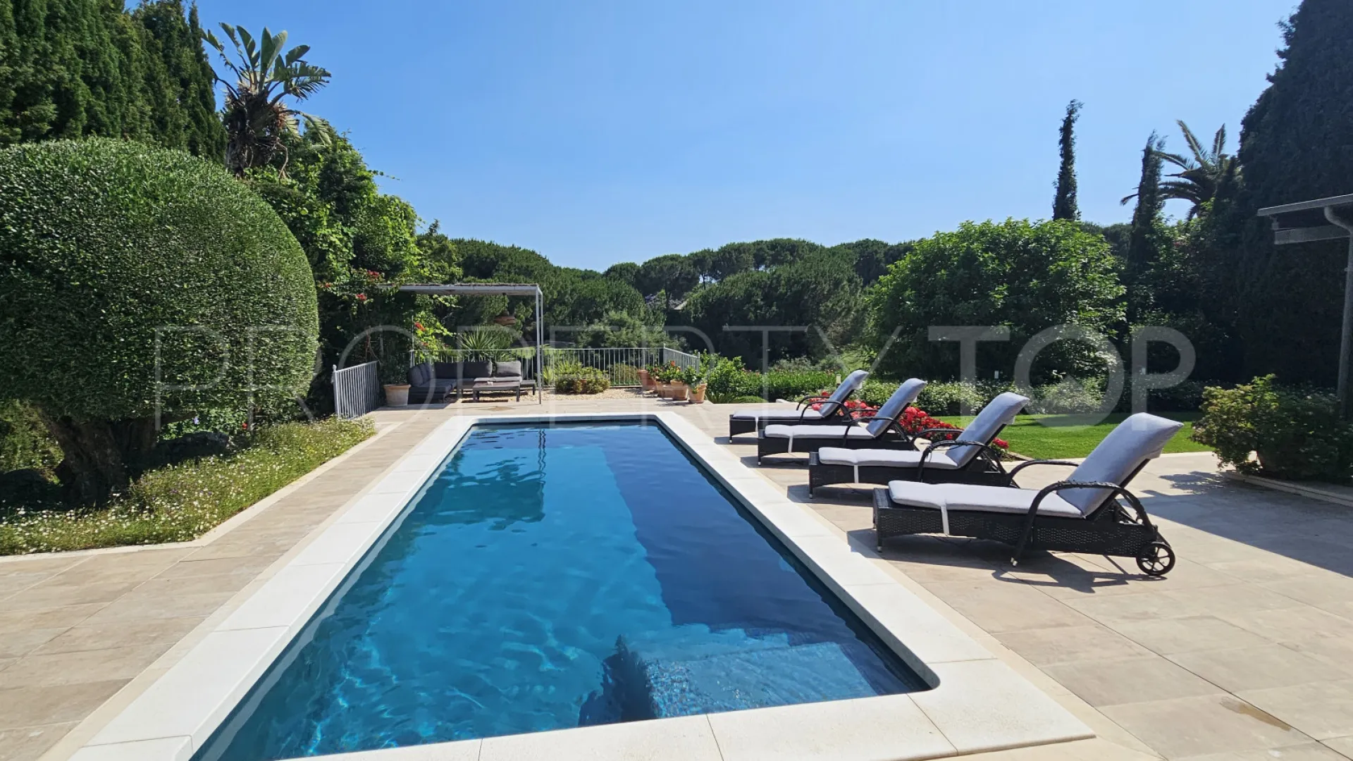 For sale Zona F 4 bedrooms villa