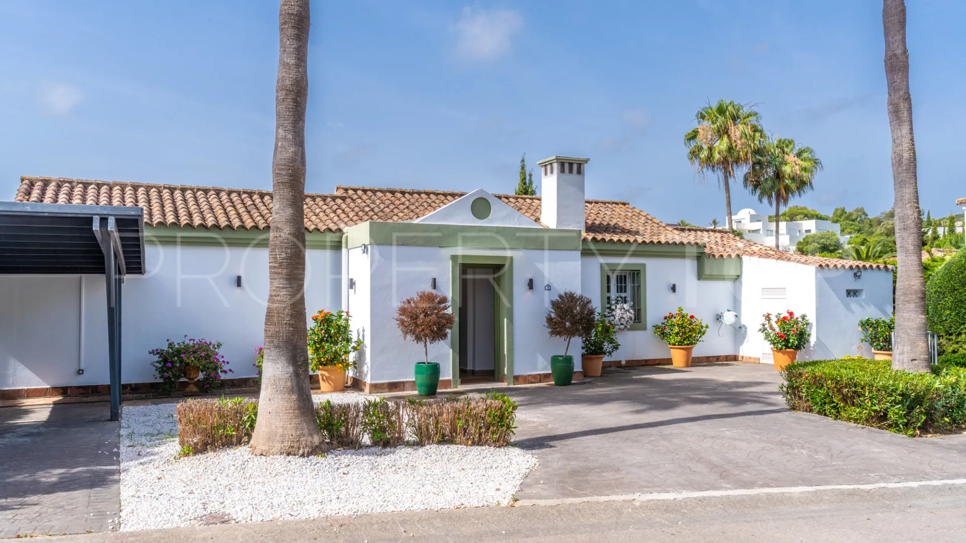 For sale Zona F 4 bedrooms villa