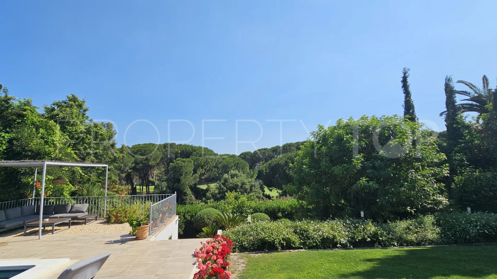 For sale Zona F 4 bedrooms villa
