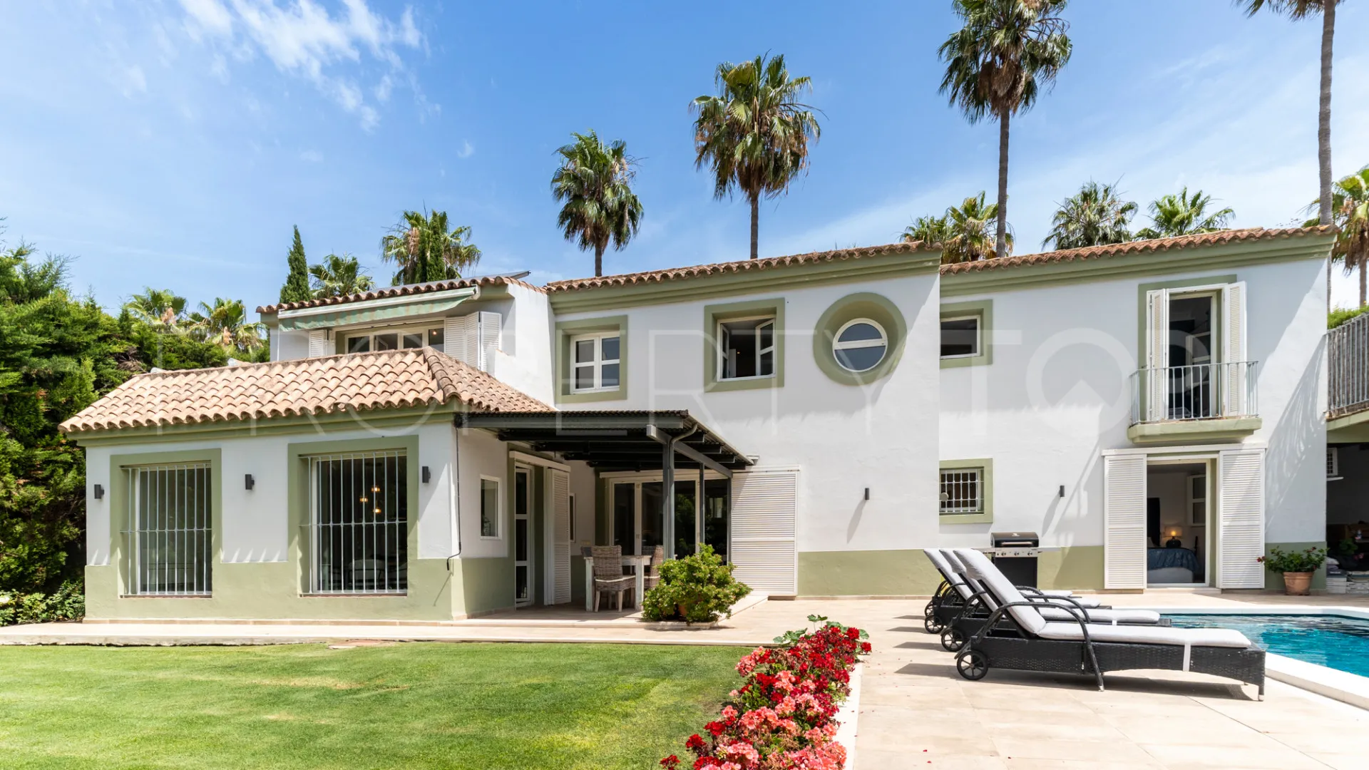 For sale Zona F 4 bedrooms villa