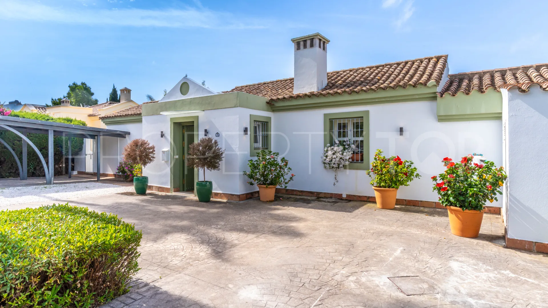 For sale Zona F 4 bedrooms villa