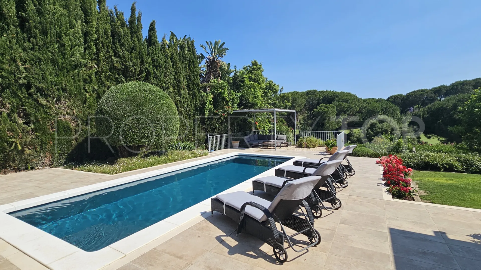 For sale Zona F 4 bedrooms villa