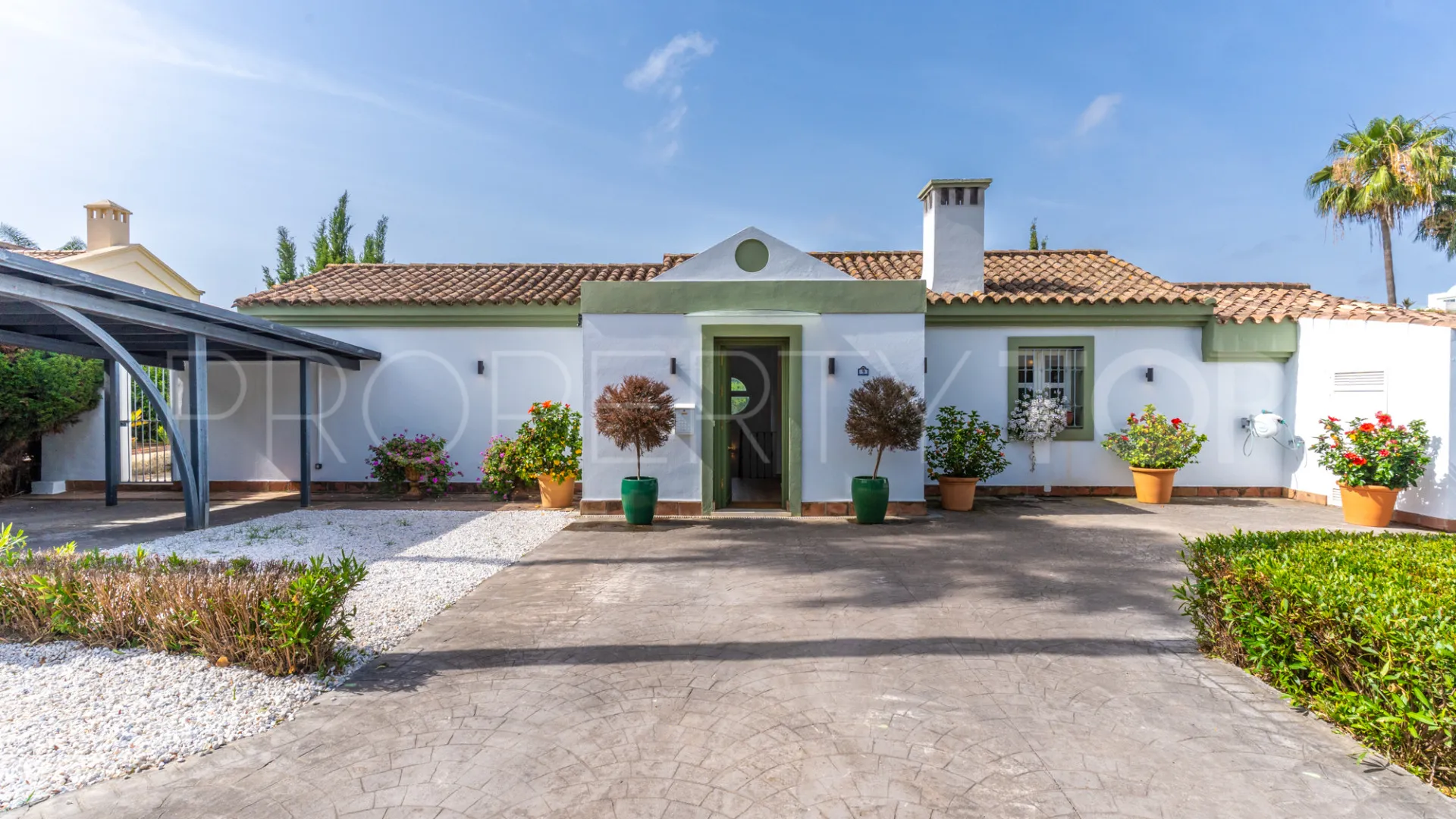 For sale Zona F 4 bedrooms villa