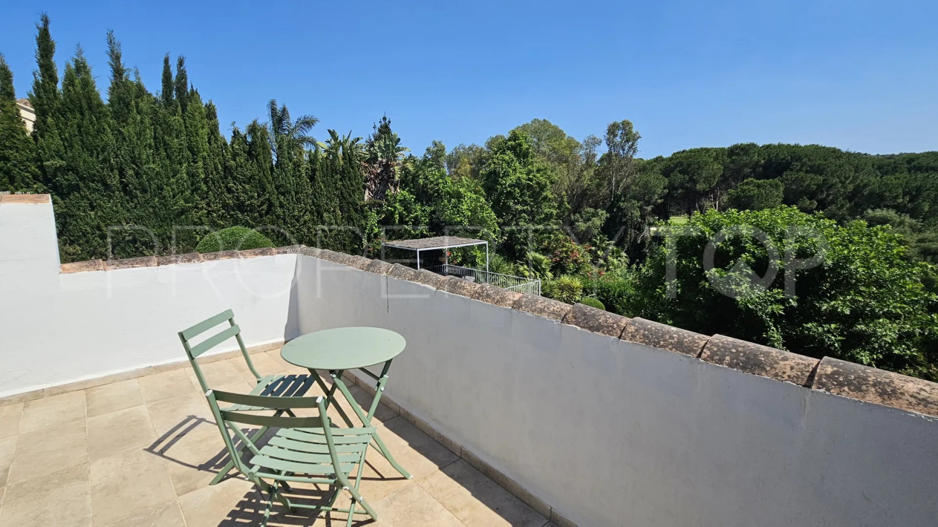 For sale Zona F 4 bedrooms villa