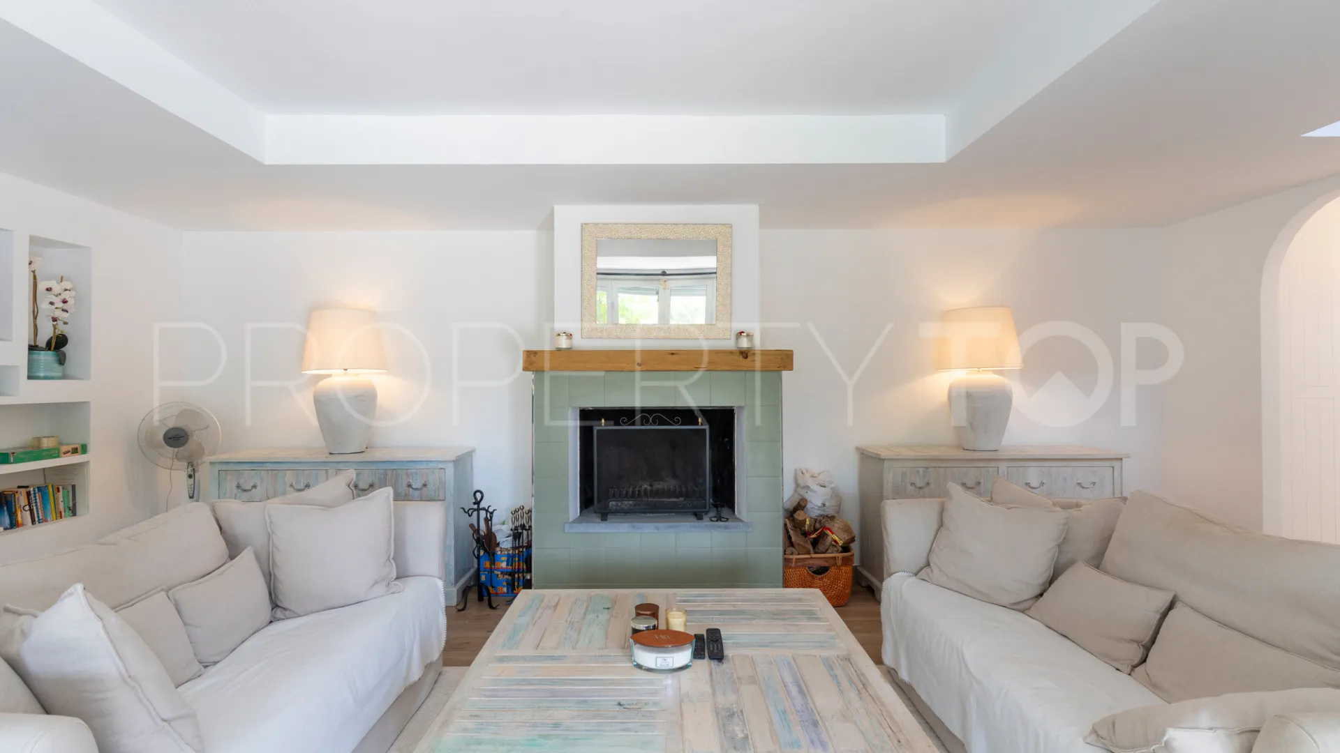 For sale Zona F 4 bedrooms villa