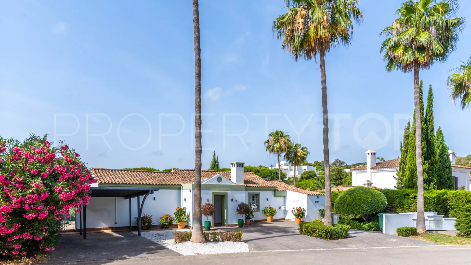 For sale Zona F 4 bedrooms villa