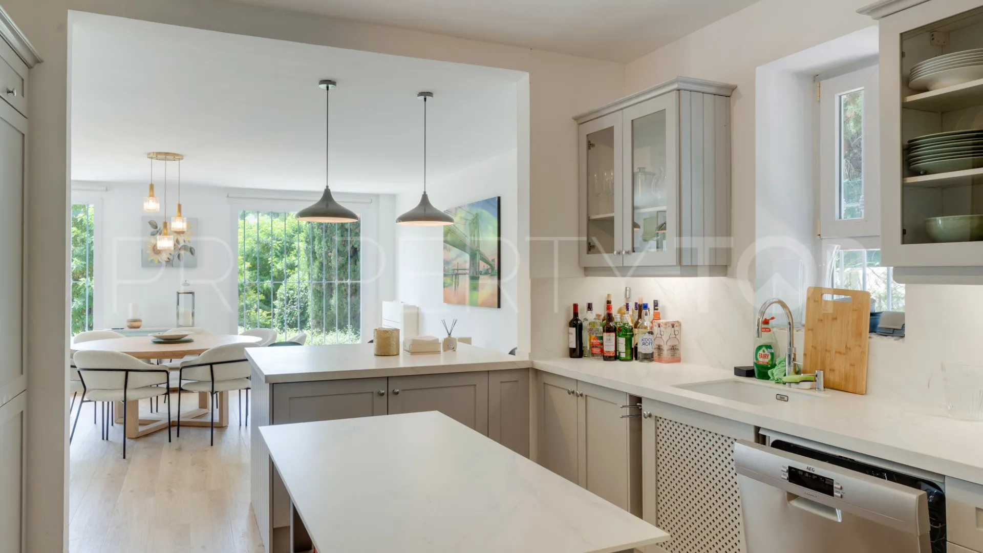For sale Zona F 4 bedrooms villa