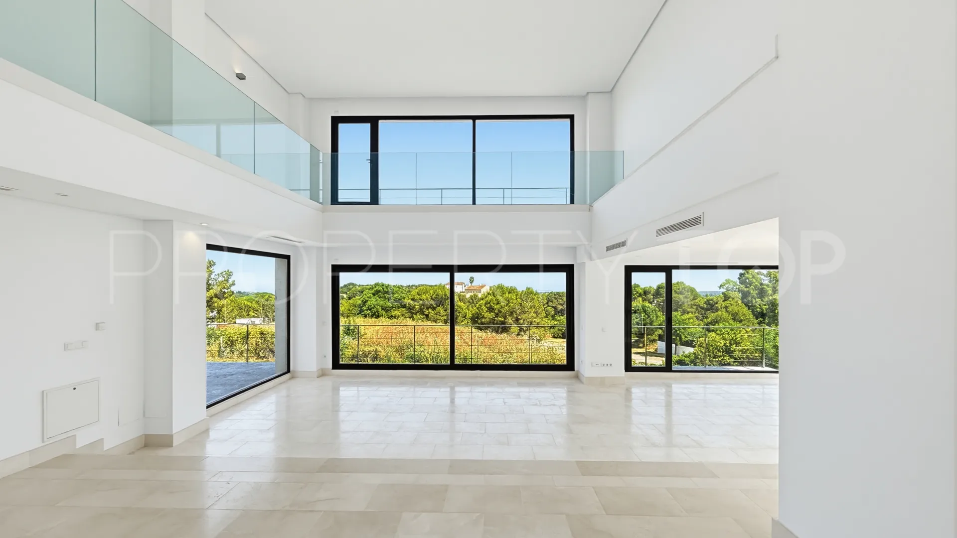 For sale 6 bedrooms villa in La Reserva