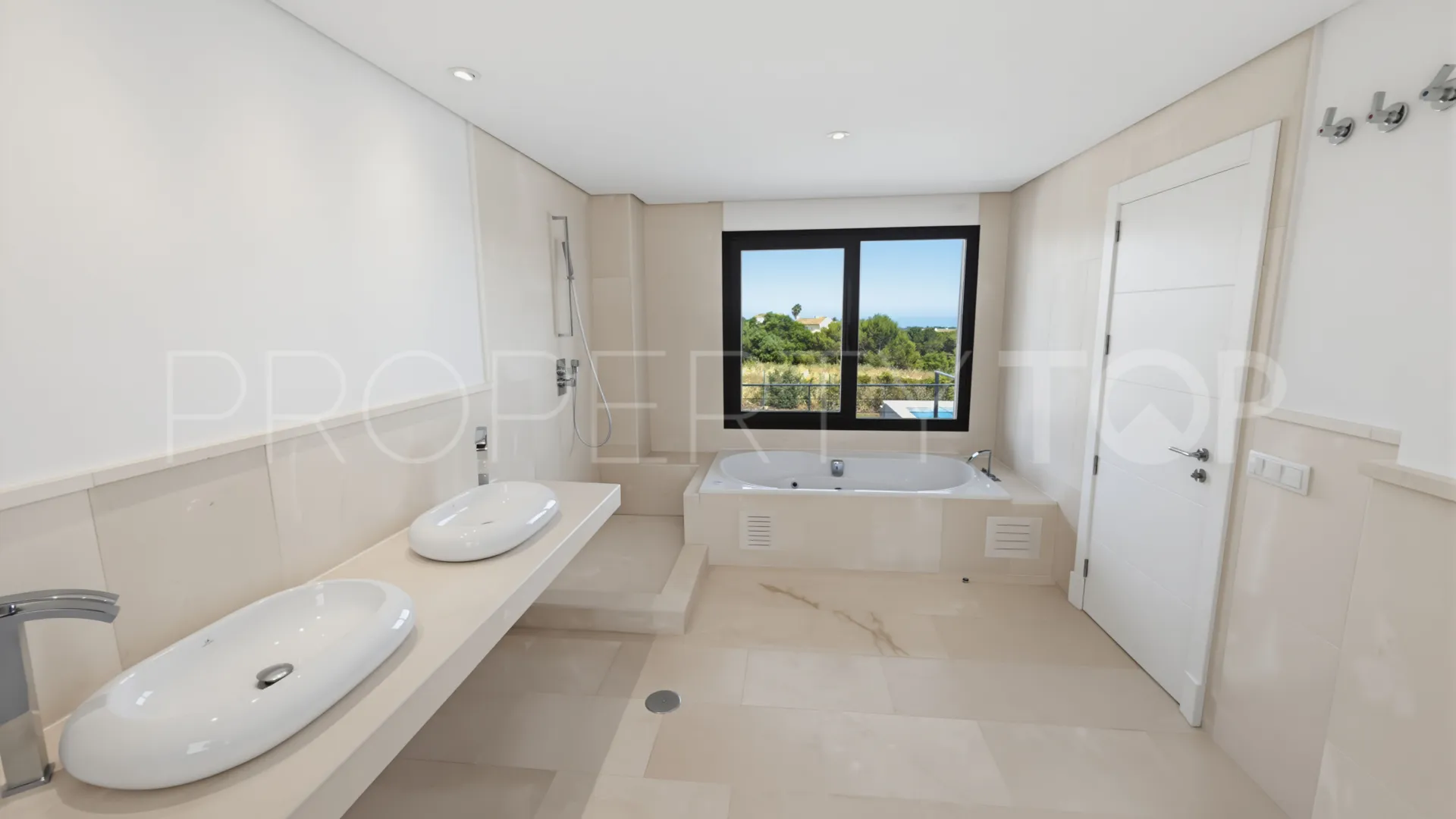 For sale 6 bedrooms villa in La Reserva