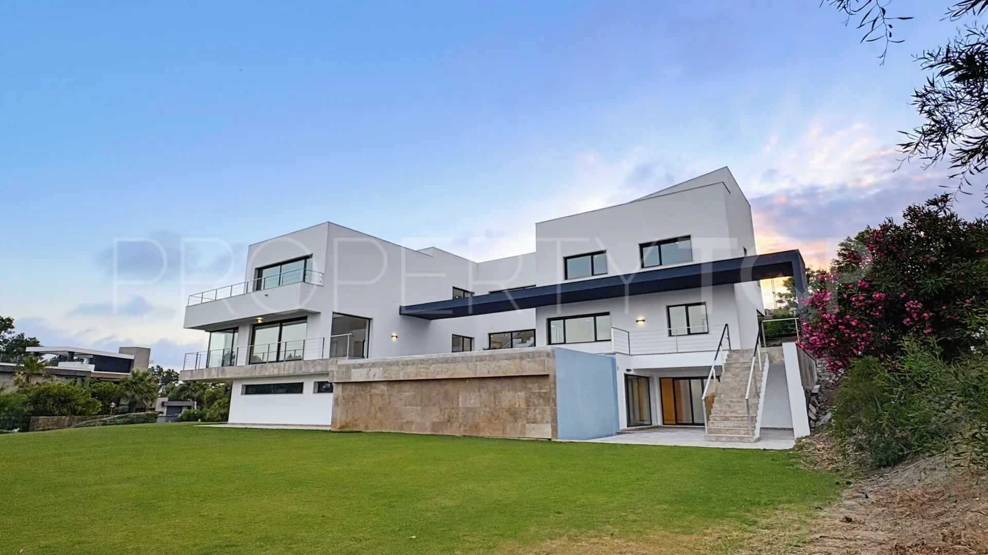 For sale 6 bedrooms villa in La Reserva