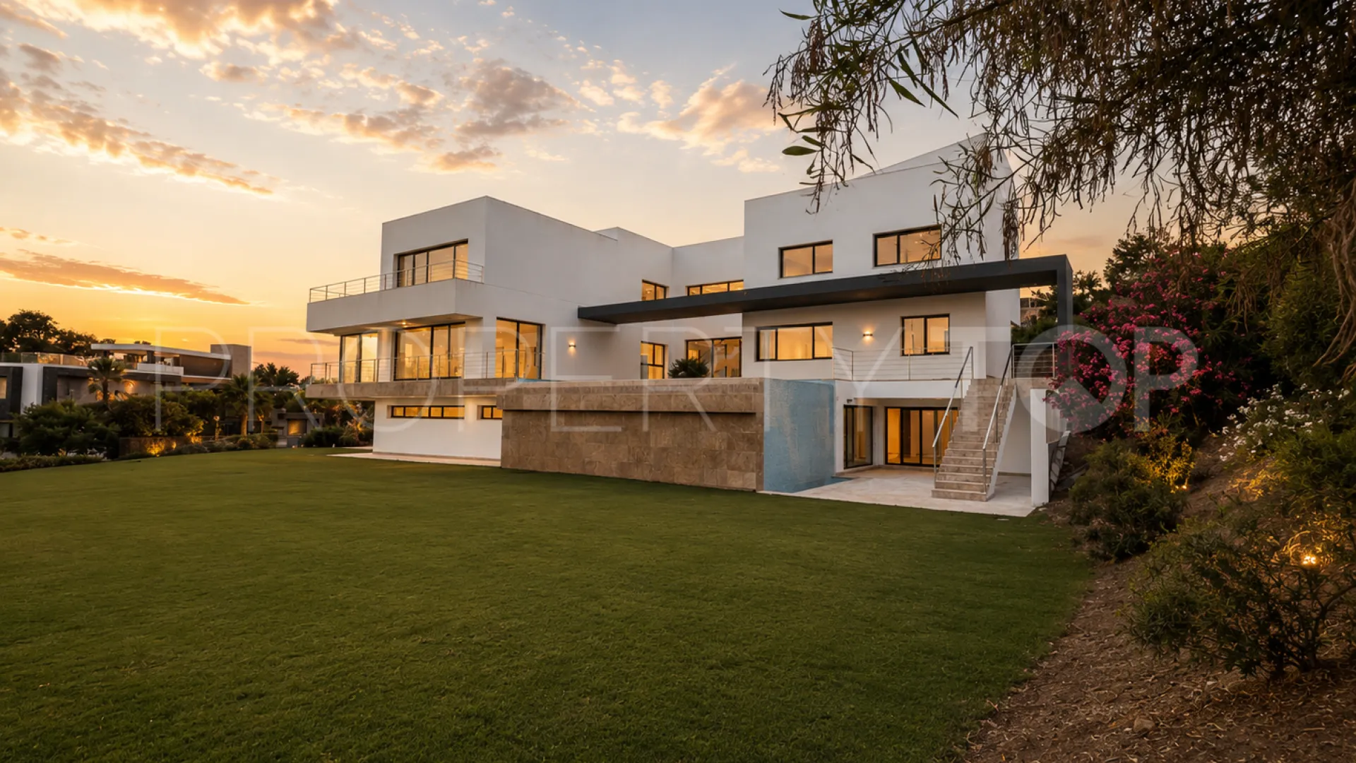 For sale 6 bedrooms villa in La Reserva