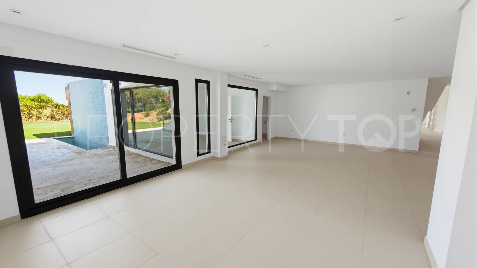 For sale 6 bedrooms villa in La Reserva