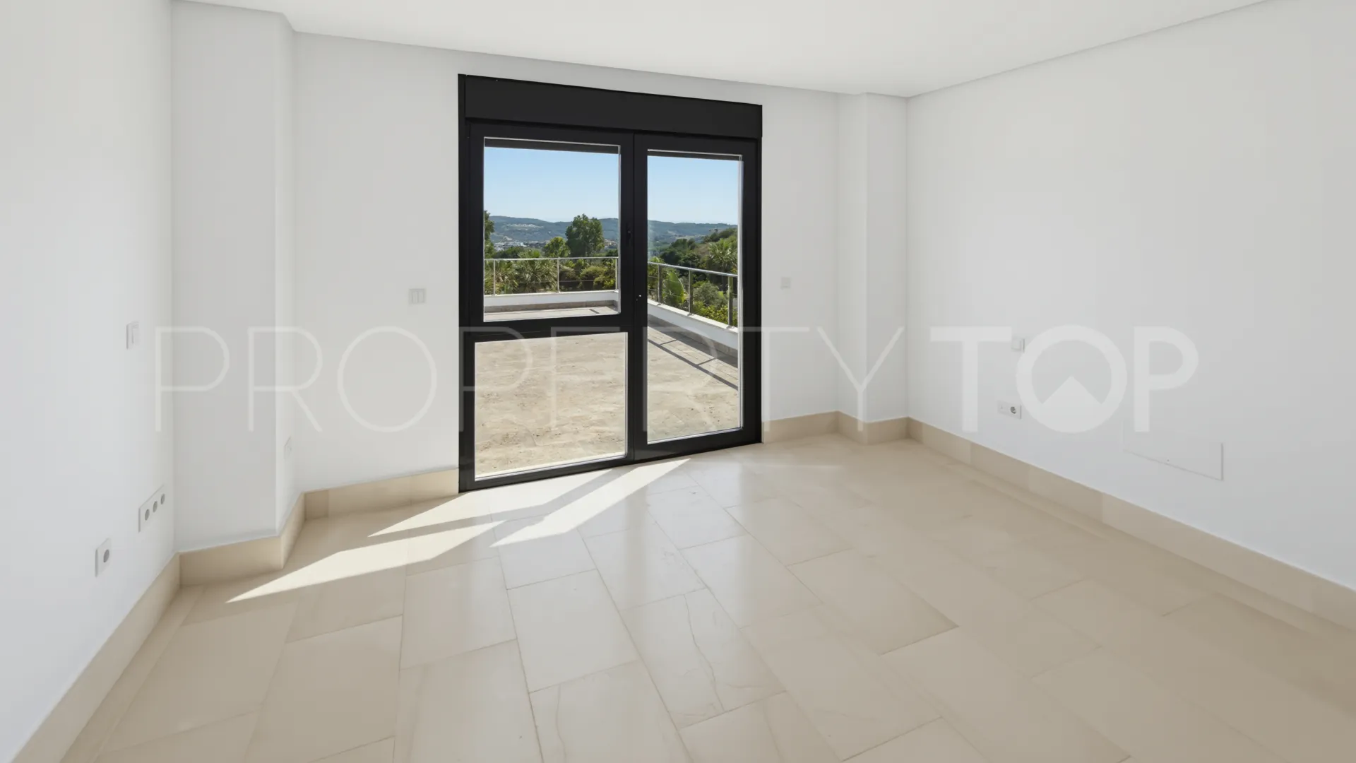 For sale 6 bedrooms villa in La Reserva