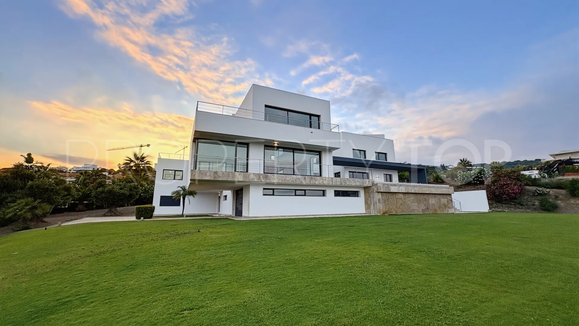 For sale 6 bedrooms villa in La Reserva