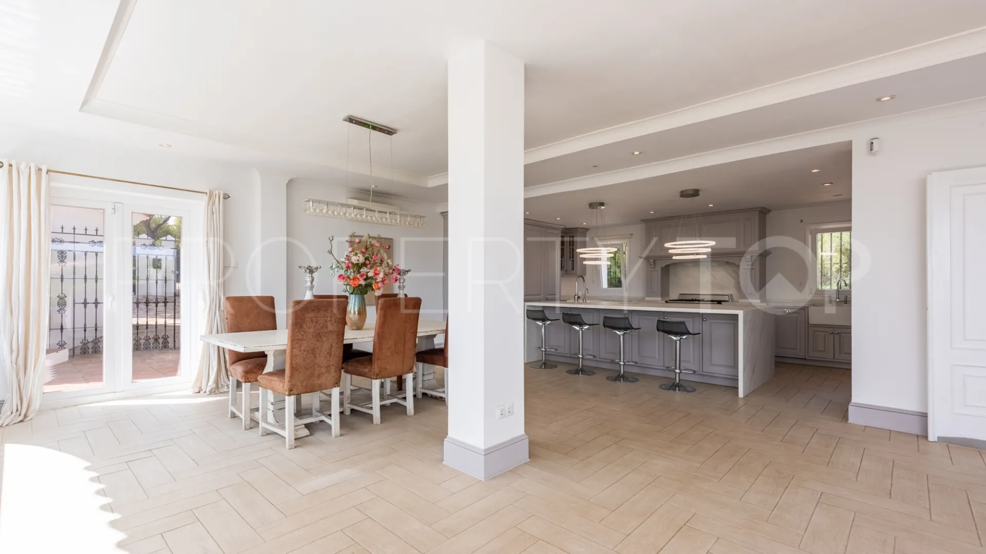 Villa en venta en Valderrama Golf