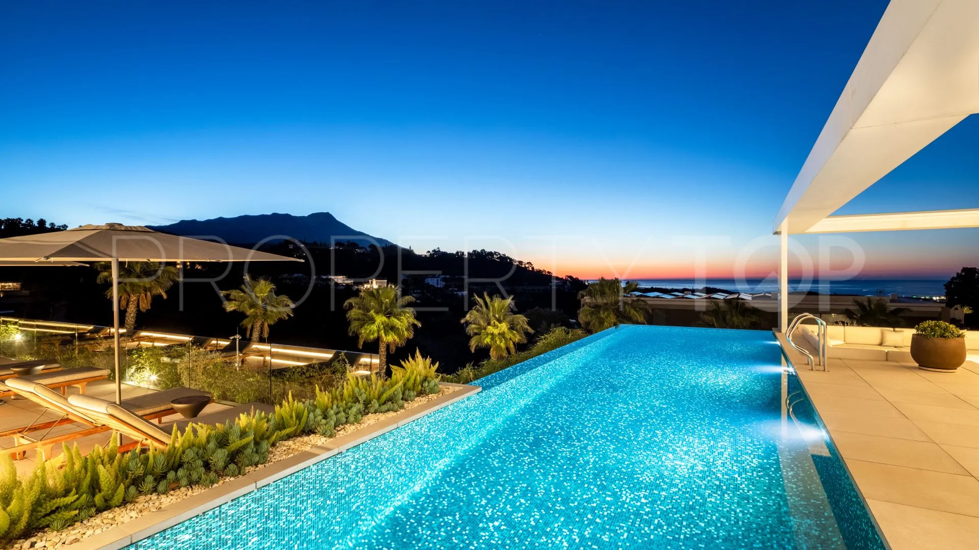 Villa de 8 dormitorios en venta en El Madroñal